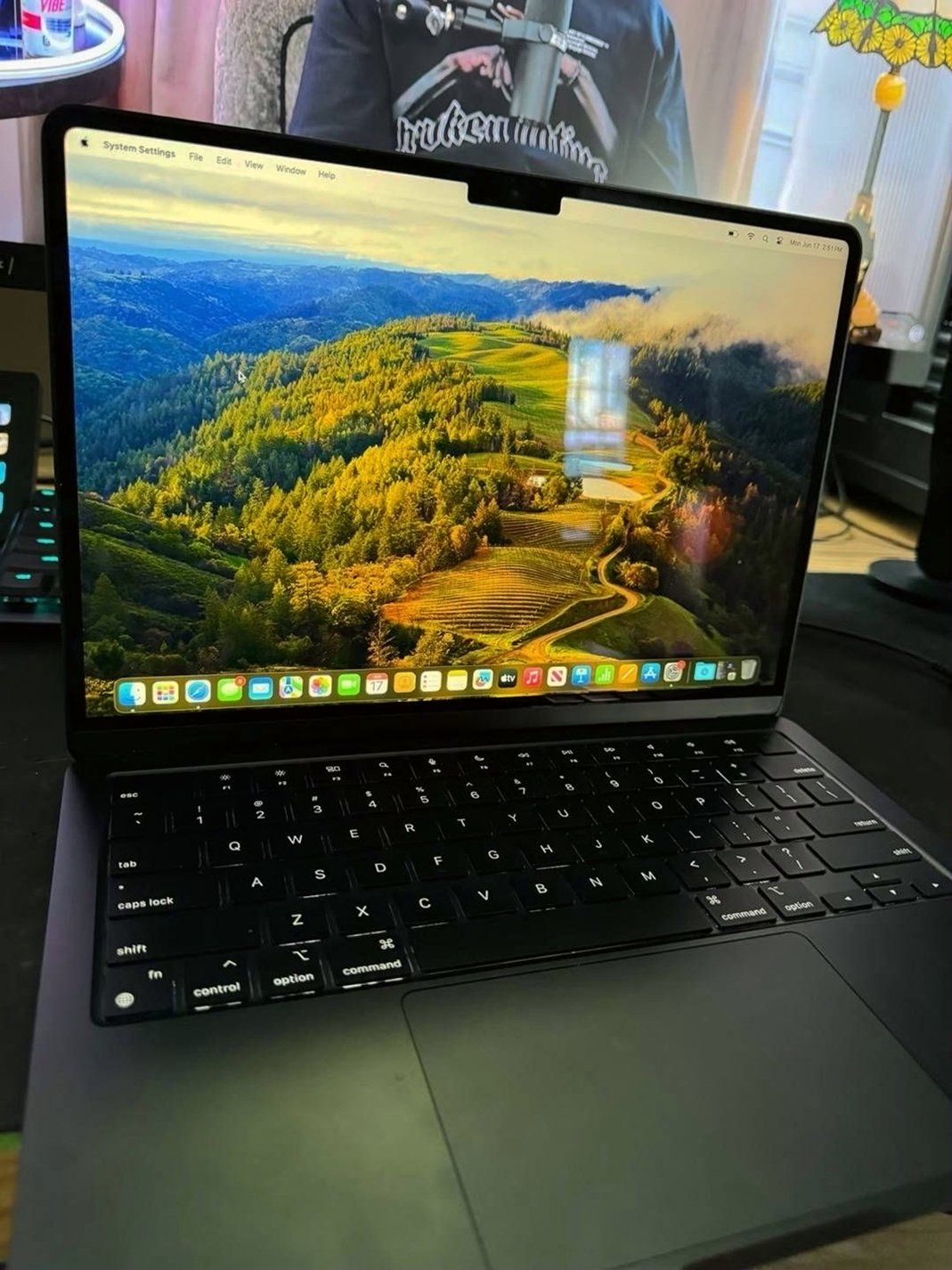 Apple MacBook Air 2022 M2 256GB Silver Unlocked - Used image 2