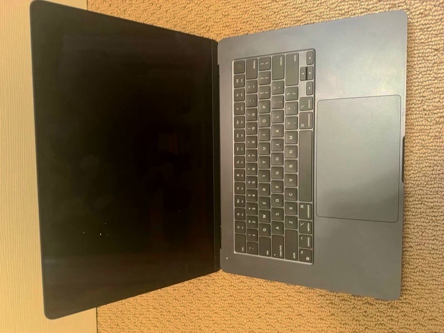 Apple MacBook Air M2 15 inch 256GB Silver - Used image 4