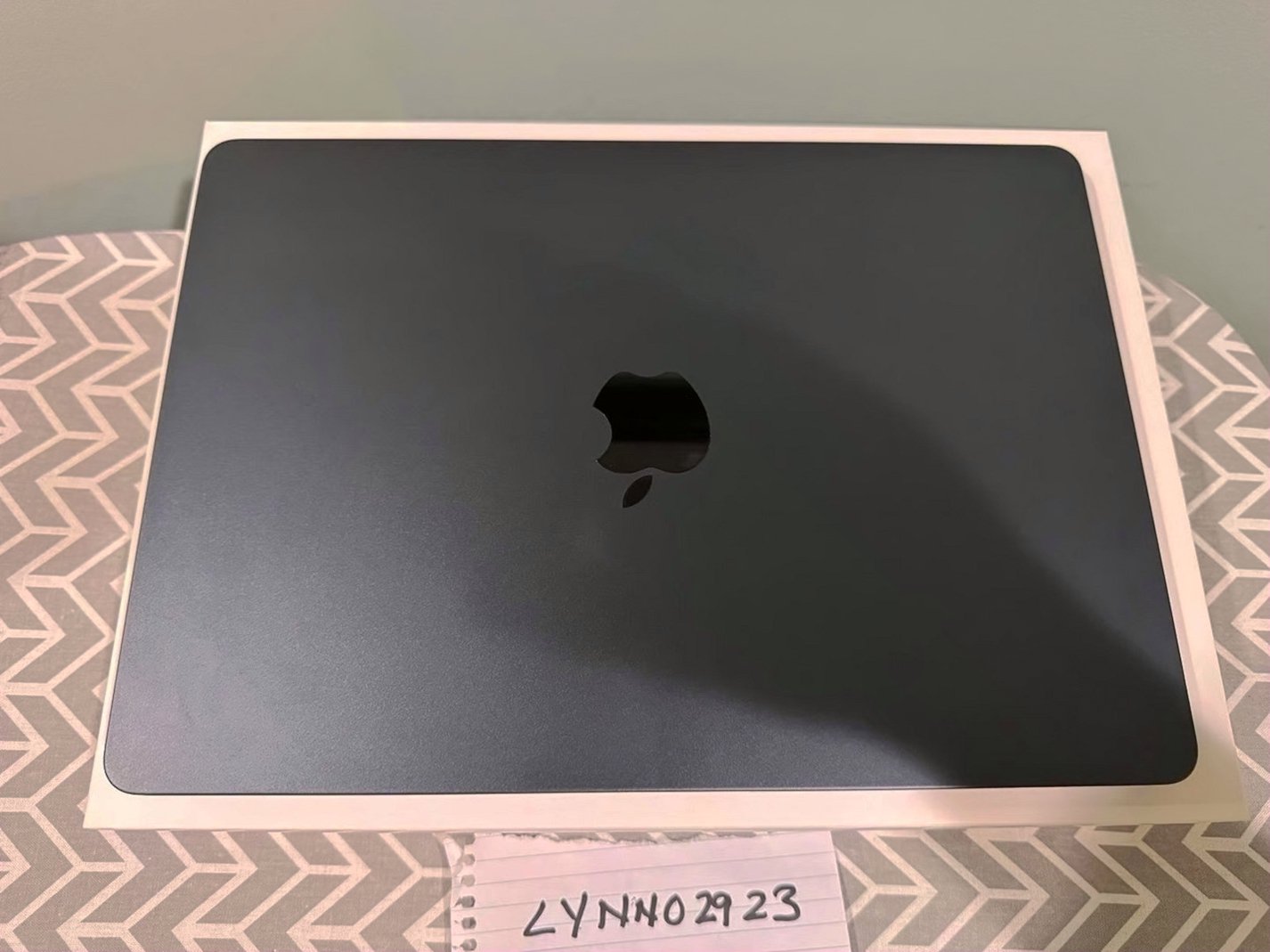 Apple MacBook Air M2 5L57 256GB Silver Unlocked - Used image 5