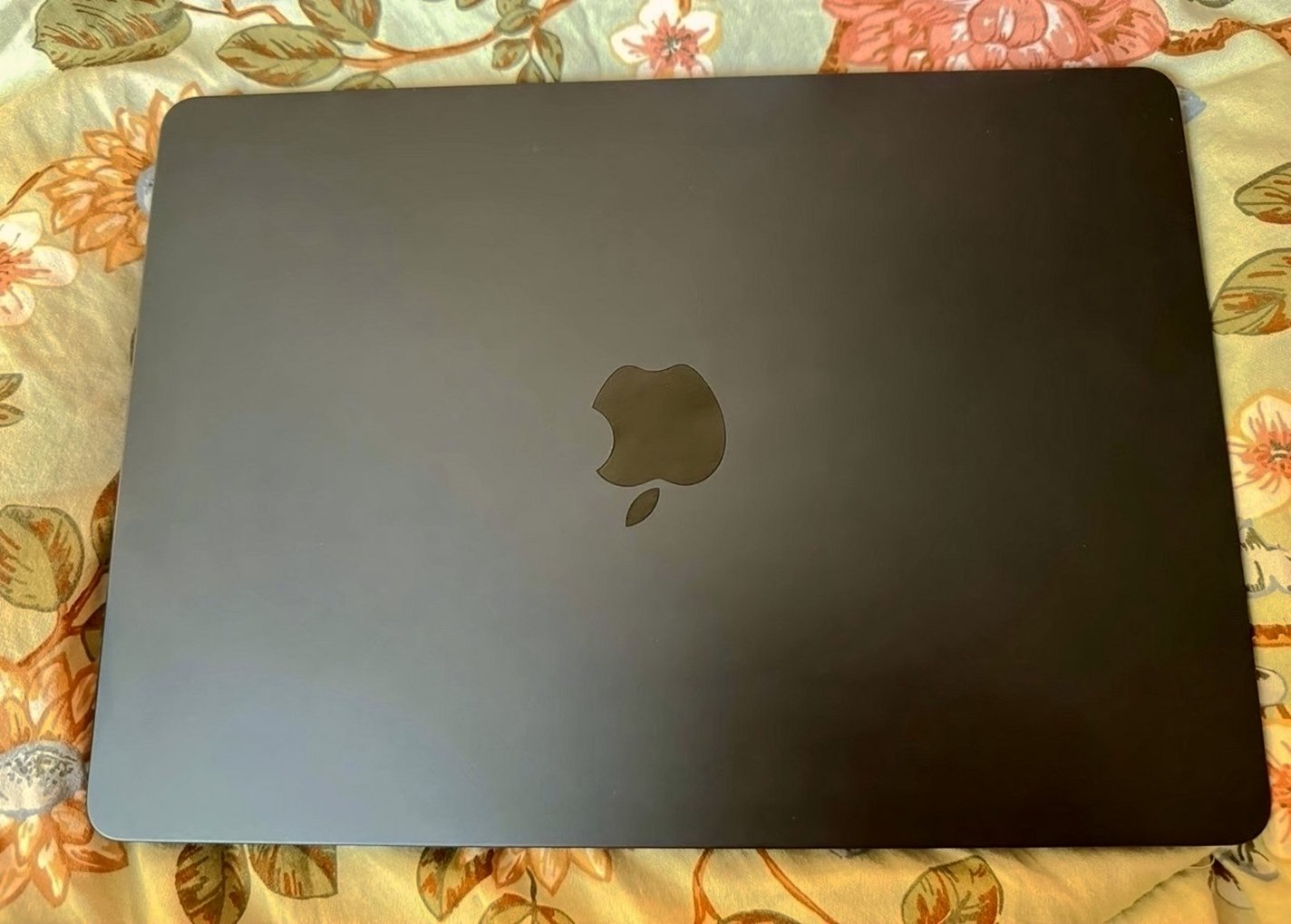 Apple MacBook Air 13” M2 Chip 256GB Silver Unlocked - Used image 3