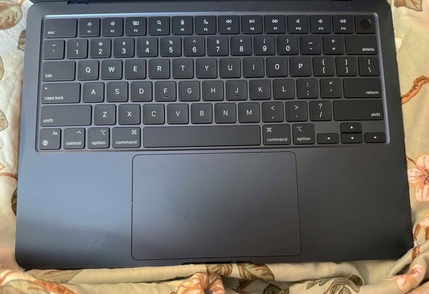 Apple MacBook Air 13” M2 Chip 256GB Silver Unlocked - Used image 4