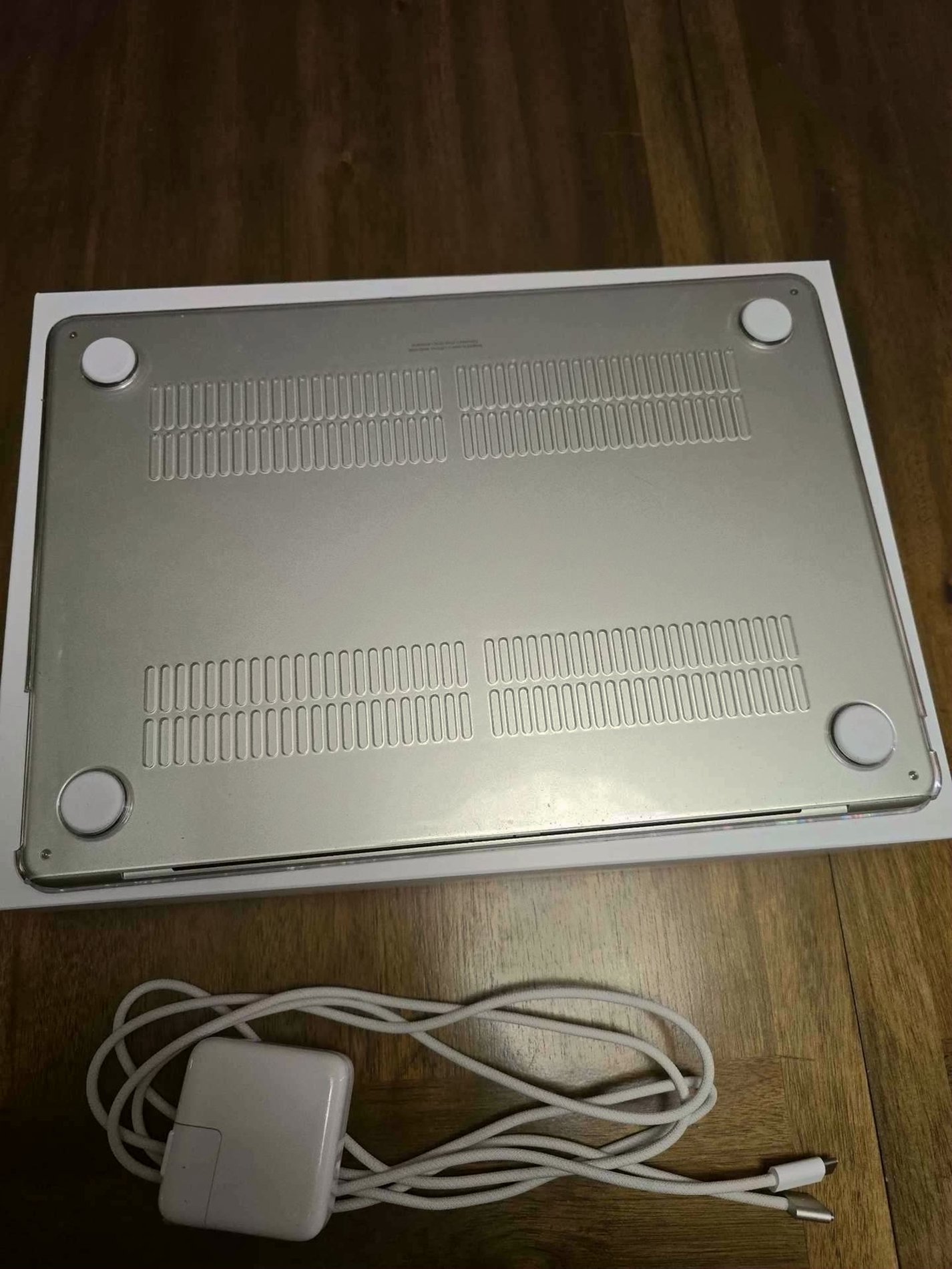 Apple Macbook Air A2681 256GB Silver Unlocked - Used image 4
