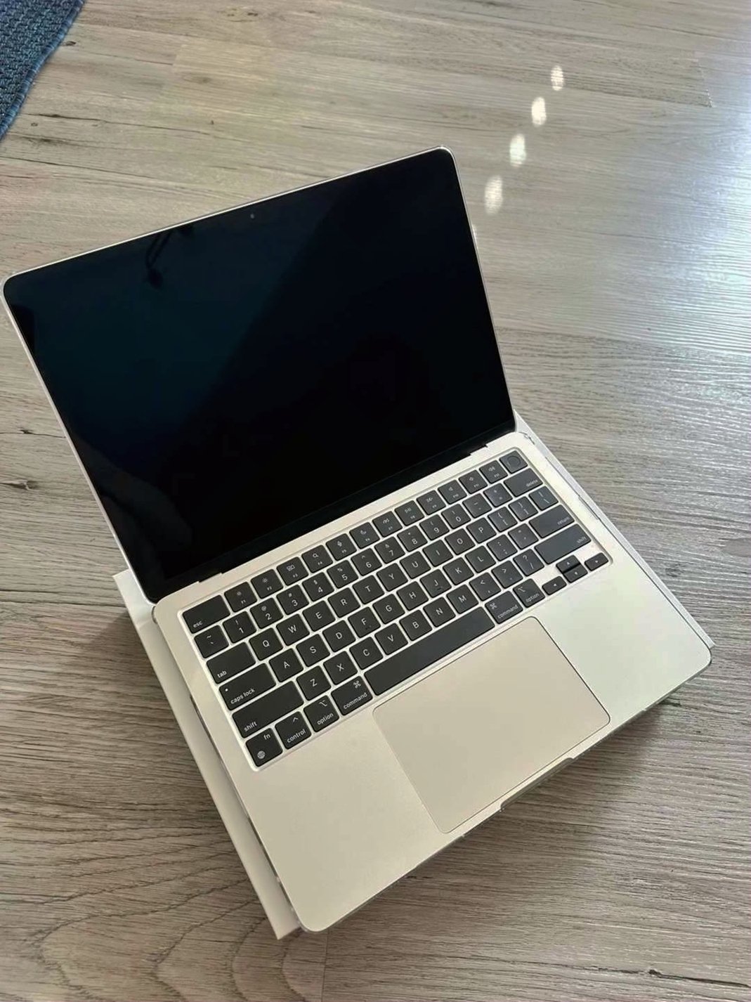 Apple MacBook Air 13.6-inch 256GB Starlight Unlocked - Used