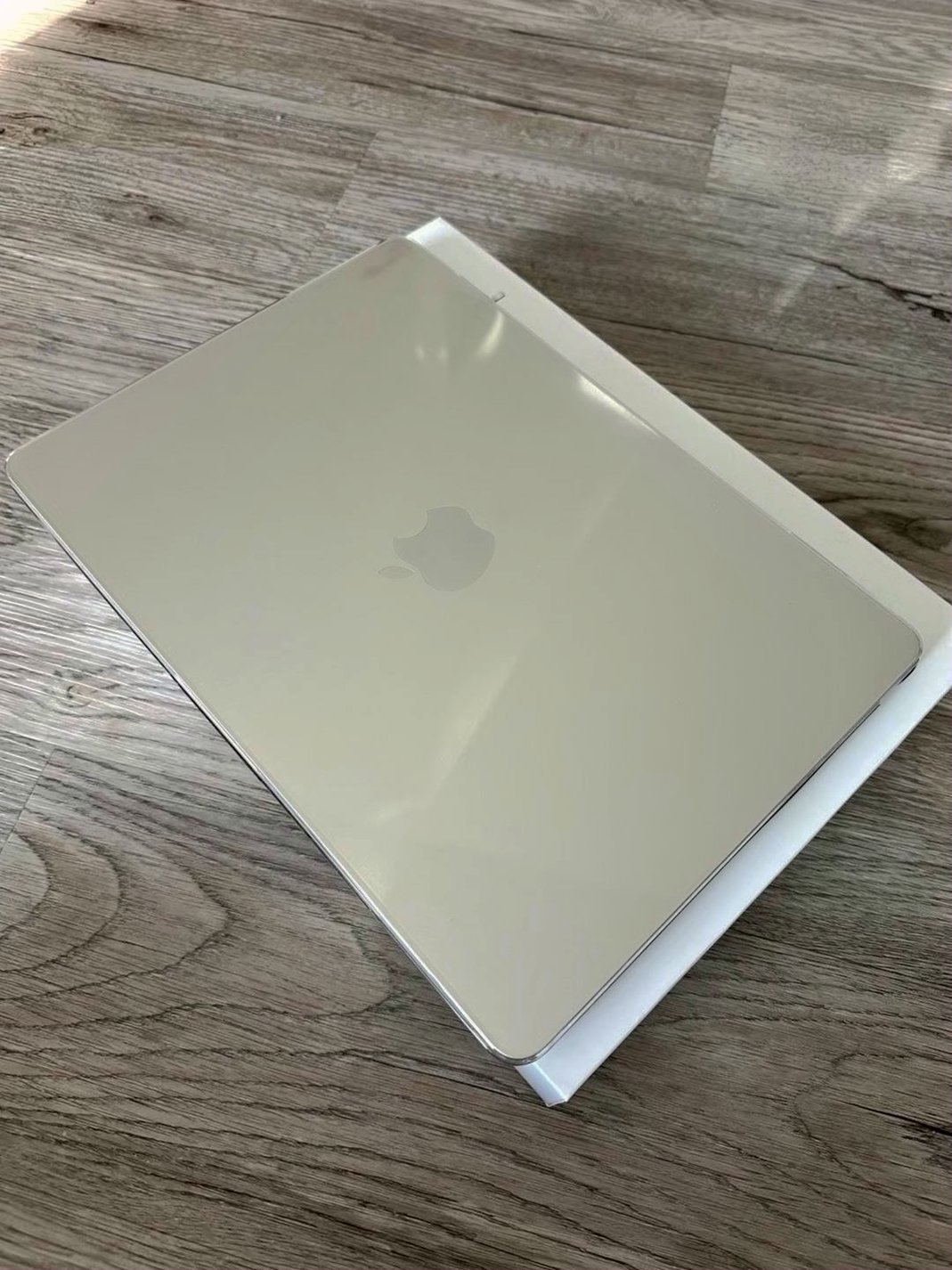 Apple MacBook Air 13.6-inch 256GB Starlight Unlocked - Used image 3
