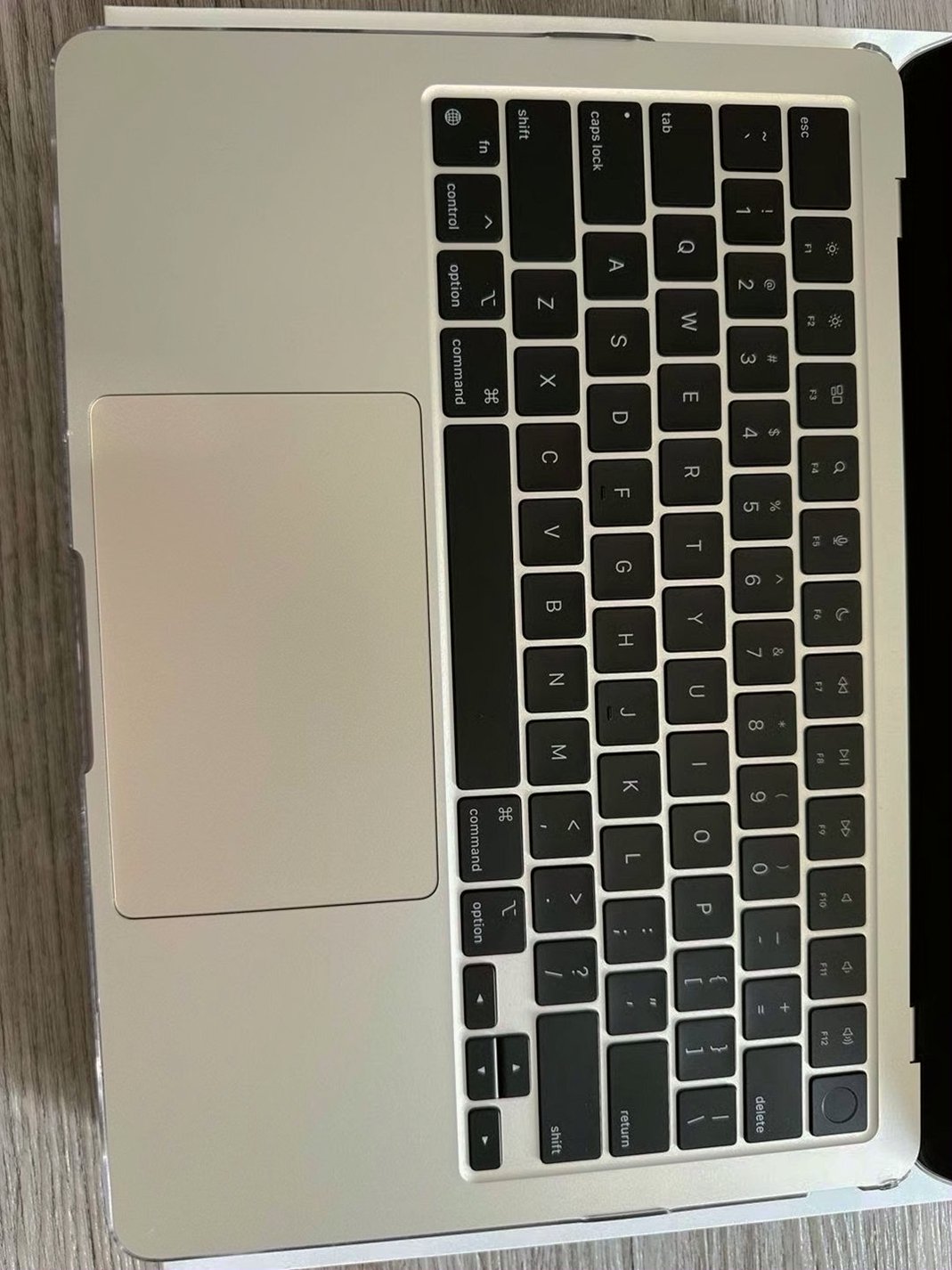 Apple MacBook Air 13.6-inch 256GB Starlight Unlocked - Used image 4