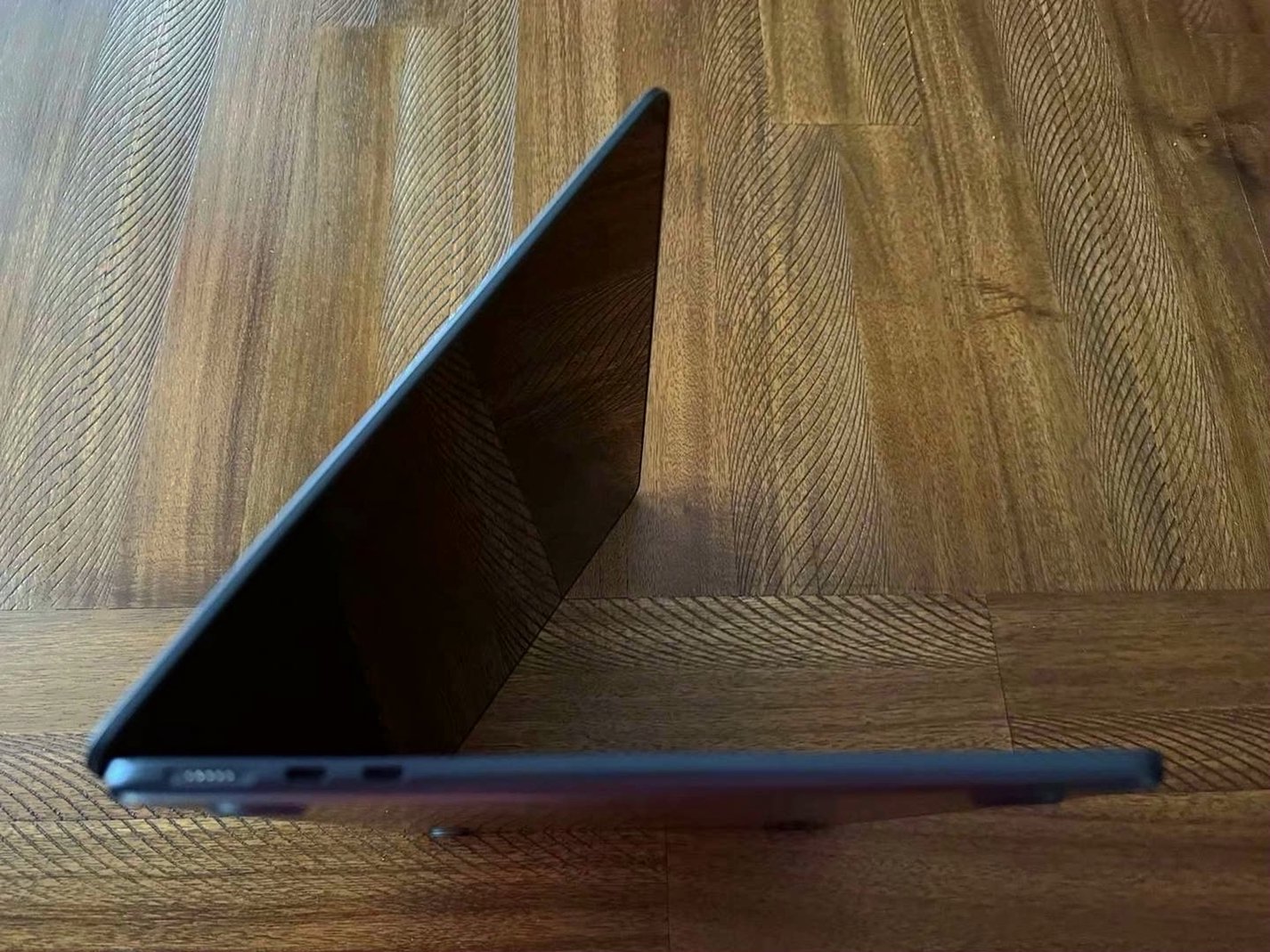 Apple MacBook Air M3 13" Midnight Unlocked - Used image 3