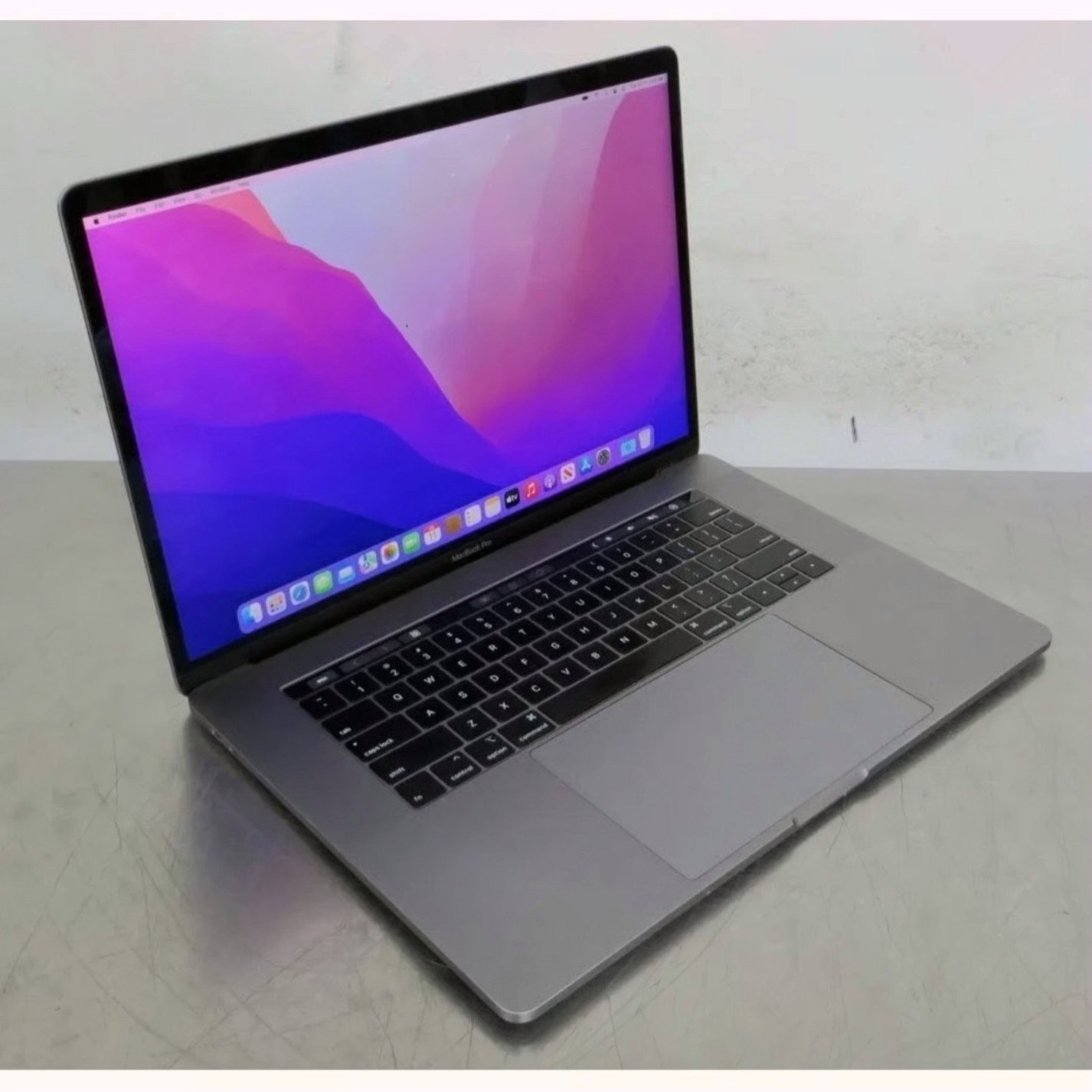 Apple MacBook Pro 15" 2018 256GB Space Gray - Used