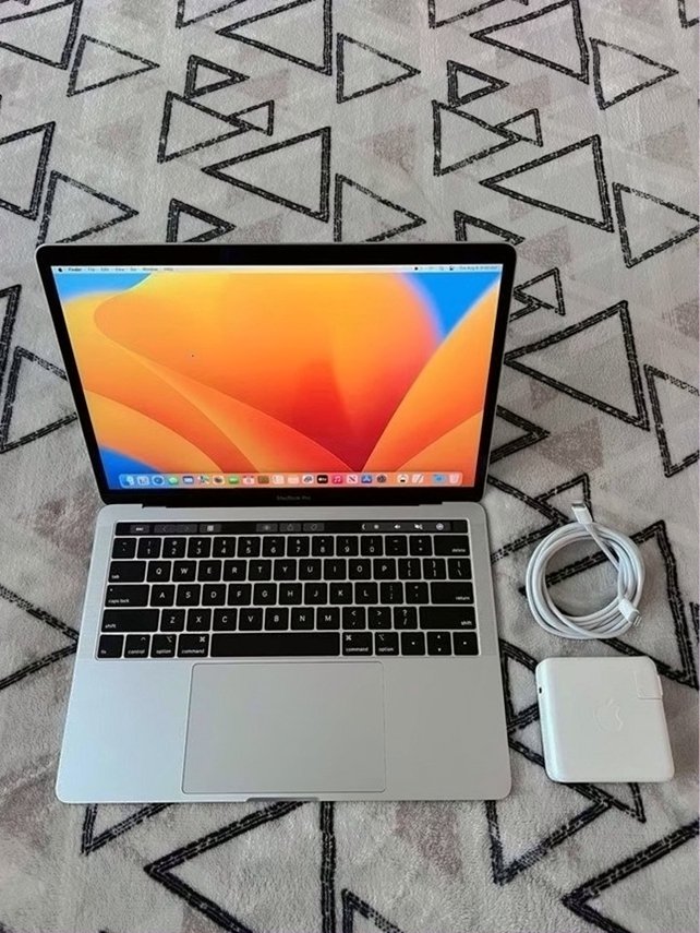 Apple MacBook Pro 13in. 256GB Silver Unlocked - Used