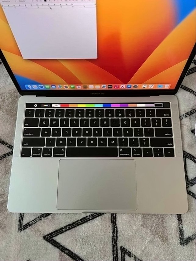 Apple MacBook Pro 13in. 256GB Silver Unlocked - Used image 3
