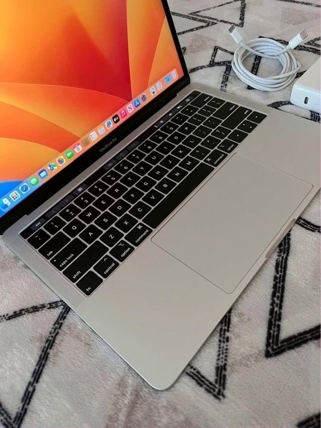 Apple MacBook Pro 13in. 256GB Silver Unlocked - Used image 4