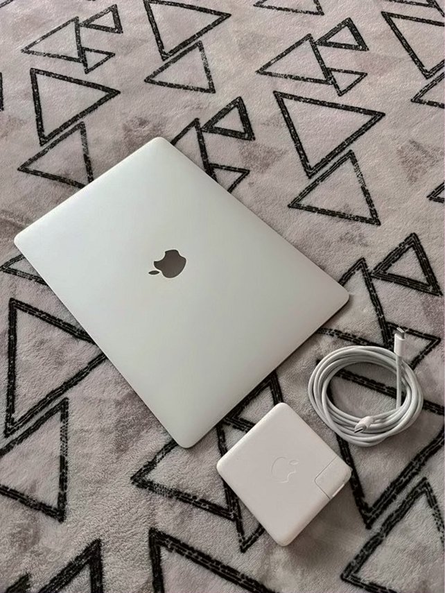 Apple MacBook Pro 13in. 256GB Silver Unlocked - Used image 5