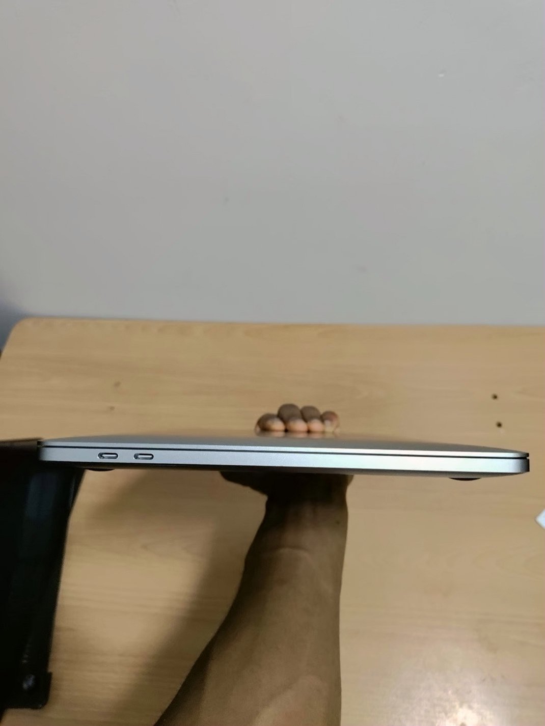 Apple MacBook Pro 2020 M1 500GB Space Grey Unlocked - Used image 5