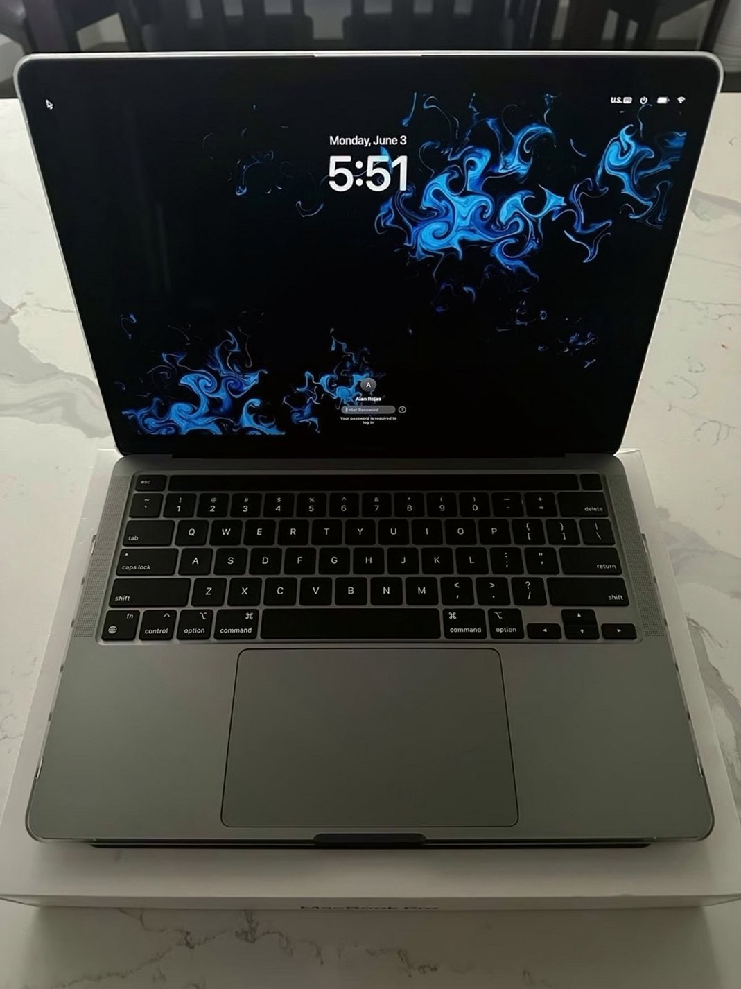 Apple MacBook Pro 13in 512GB Space Gray Unlocked - Used image 4
