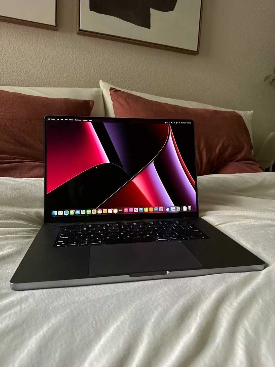 Apple MacBook Pro M1 1TB Space Gray Unlocked - Used