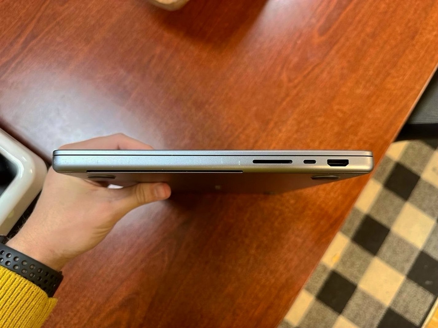Apple MacBook Pro M1 Pro 1TB SSD 14 Inch Space Gray - Used image 3