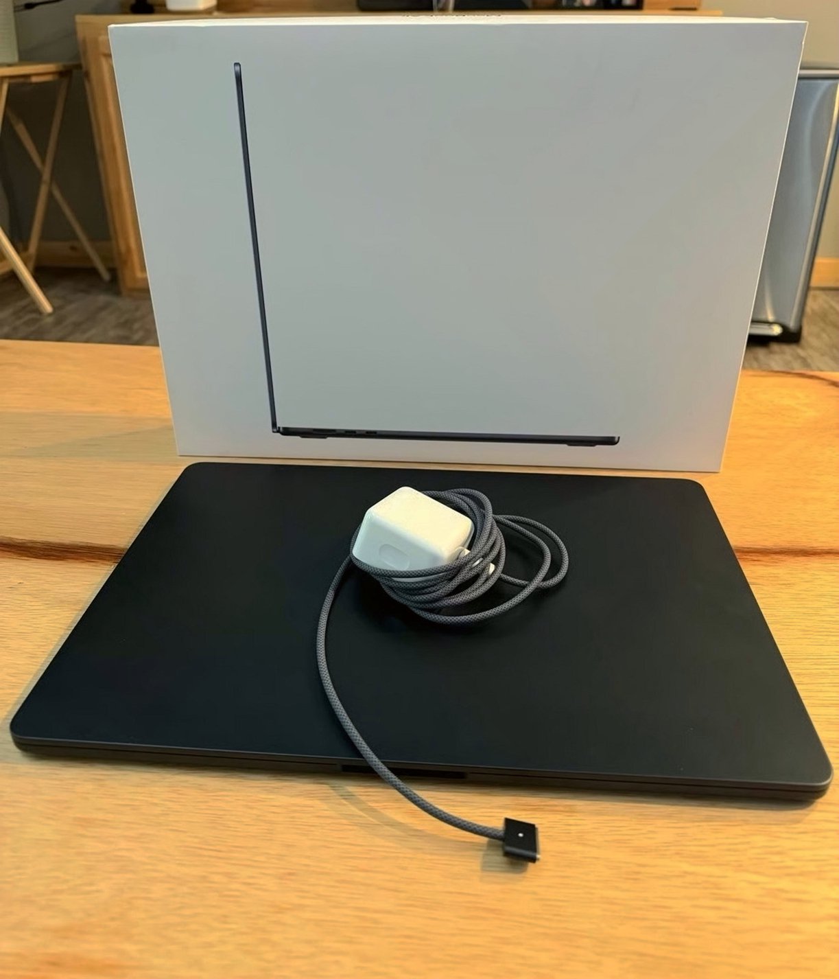 Apple MacBook Air 15” M2 256GB Space Gray Unlocked - Used