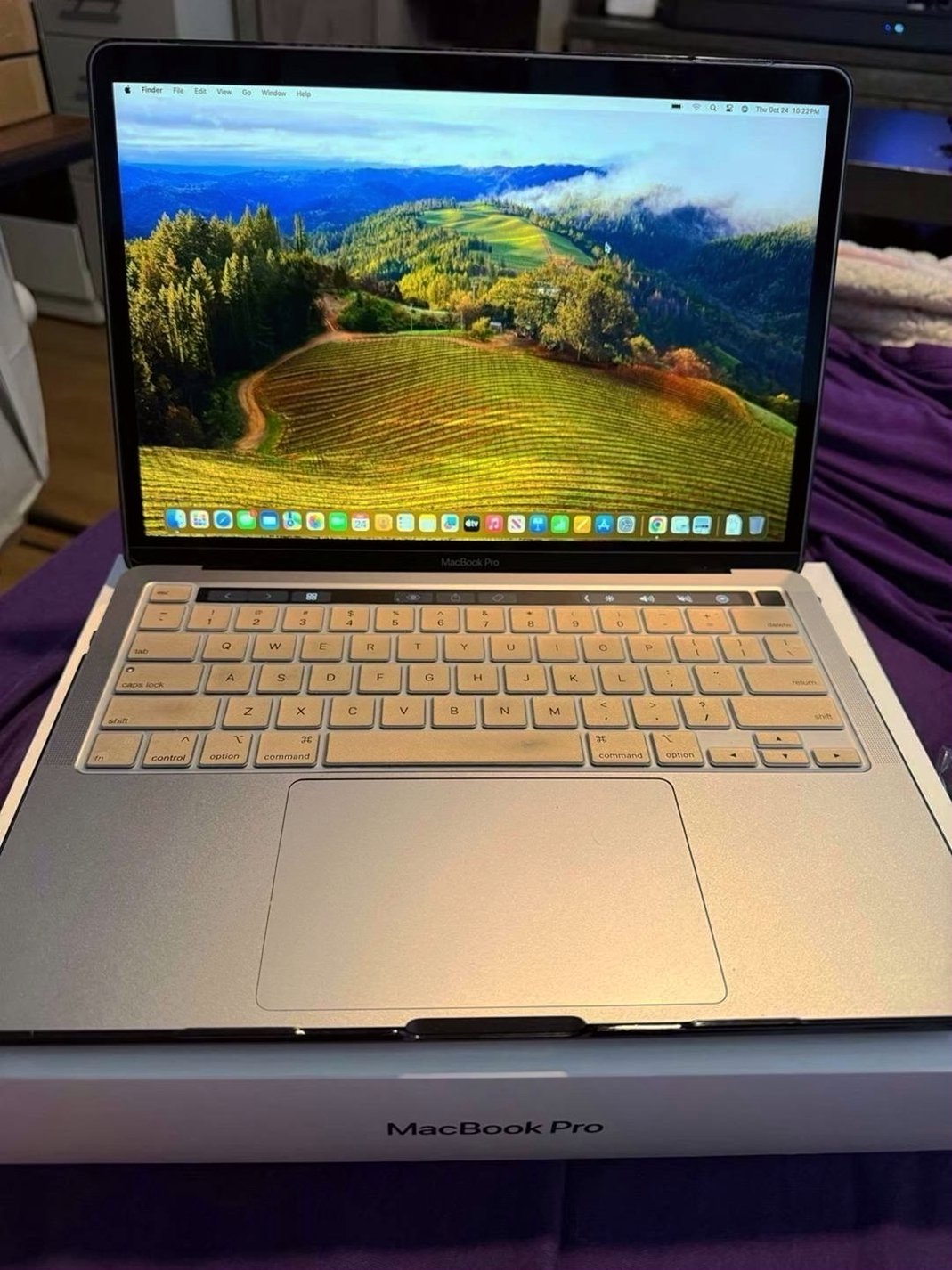 Apple MacBook Pro 8Z99 256GB Starry Theme Unlocked - Used