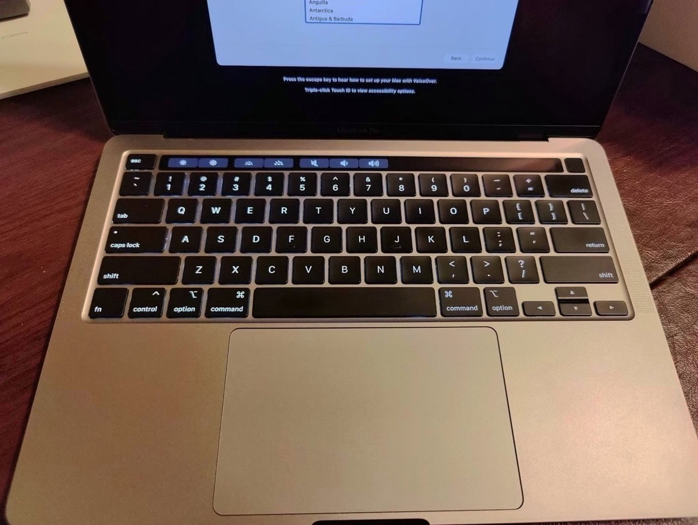 Apple MacBook Pro 13in 2020 8GB 256GB Space Gray Unlocked - Used image 3