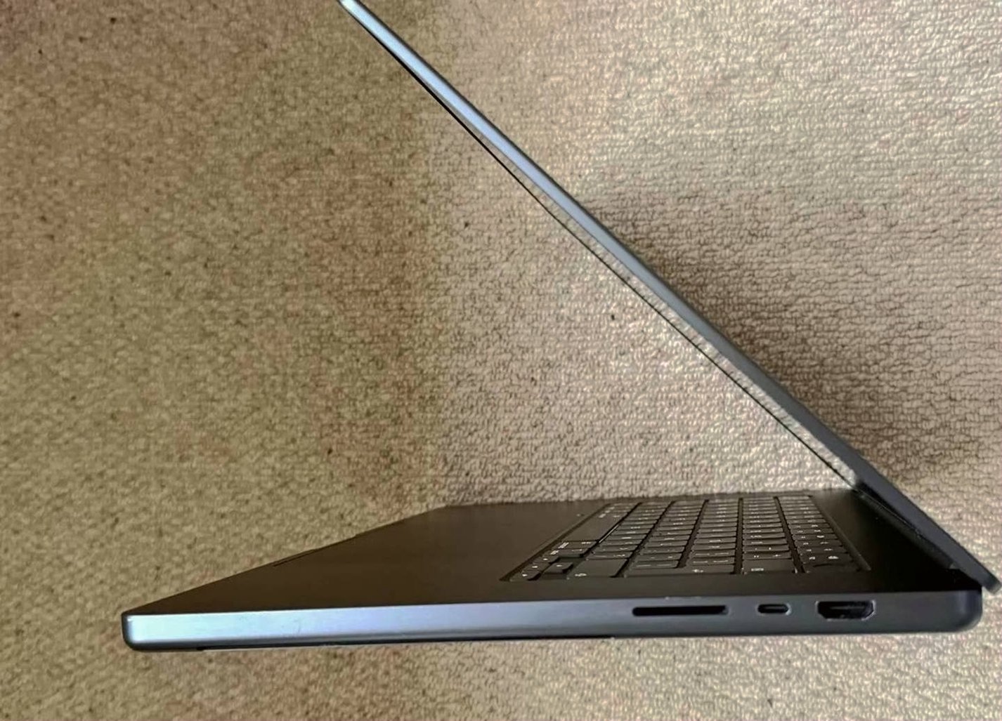 Apple MacBook Pro 16" M3 Max 1TB Space Black - Used image 5