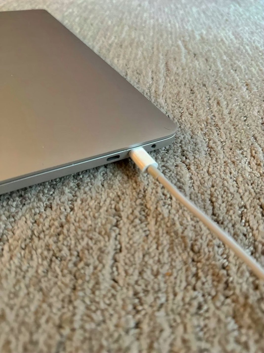 Apple MacBook Pro 16" 2019 512GB Space Gray Used image 5