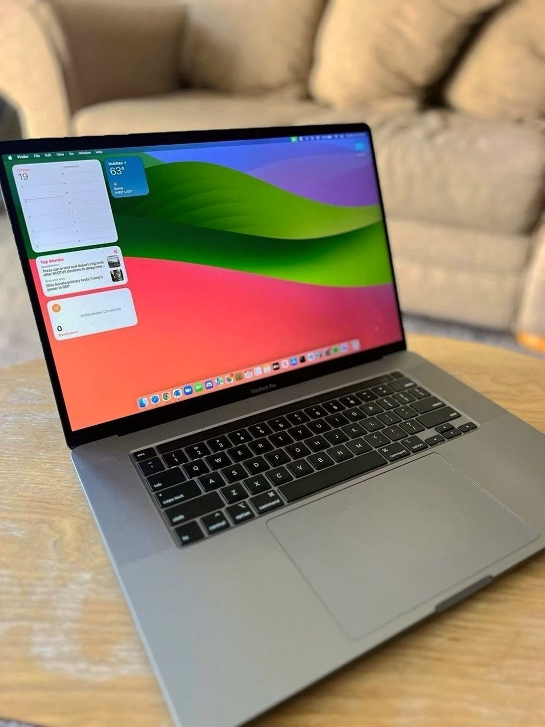 Apple Macbook Pro 9G17 512GB Space Gray Used image 2