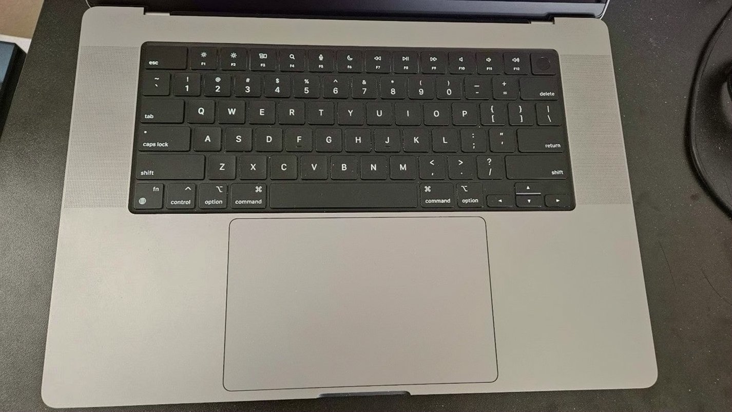 Apple MacBook Pro M1 Max 16in 32GB 1TB Space Gray Unlocked - Used image 2