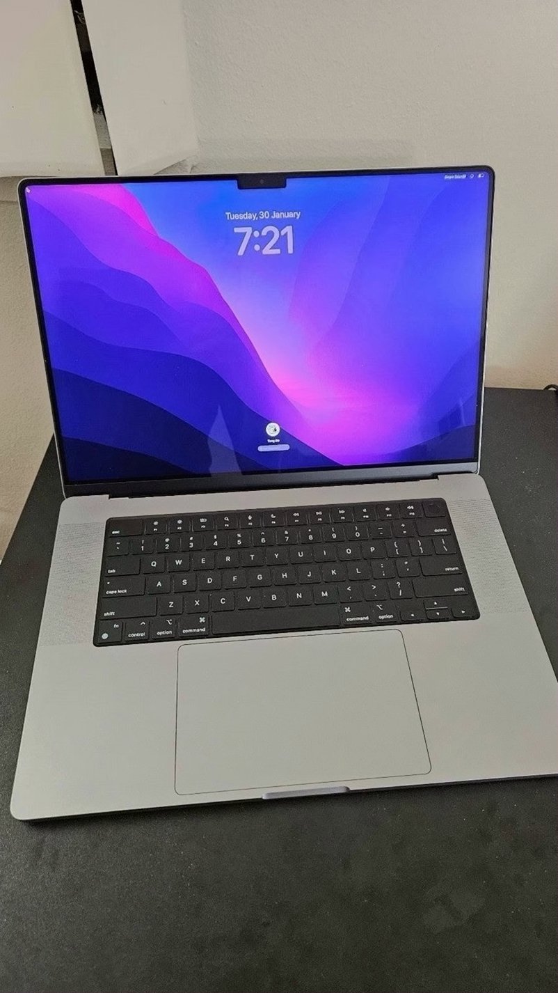 Apple MacBook Pro M1 Max 16in 32GB 1TB Space Gray Unlocked - Used image 3