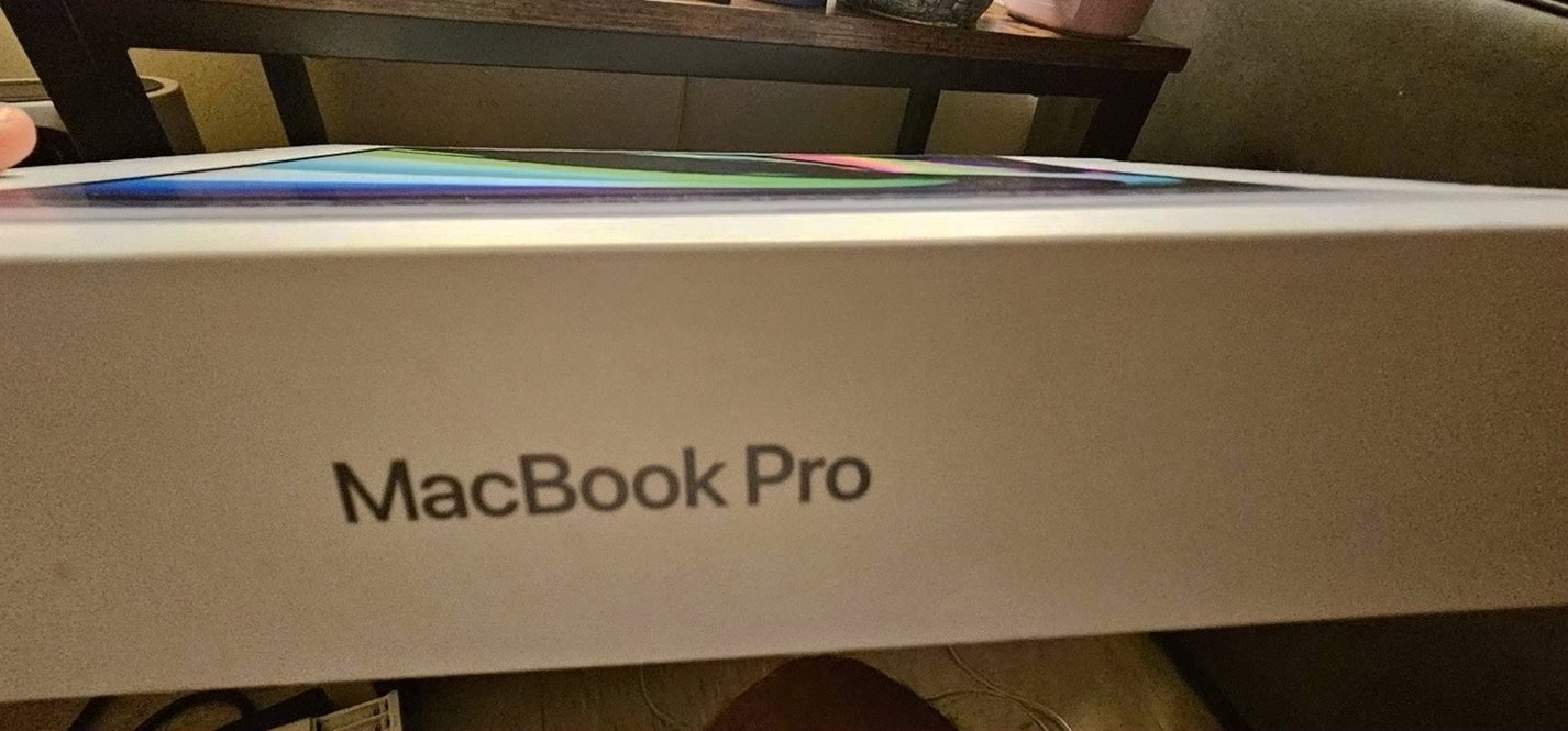 Apple MacBook Pro 13-inch M2 Unlocked - Used