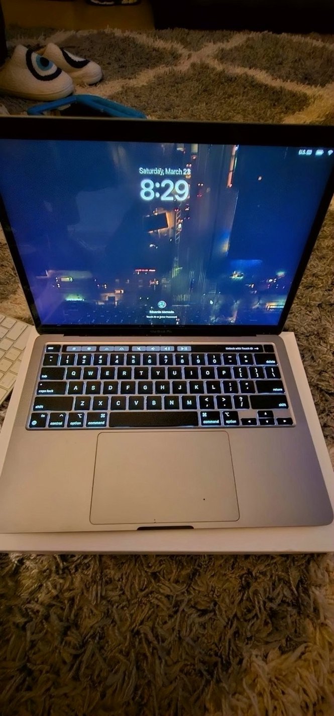 Apple MacBook Pro 13-inch M2 Unlocked - Used image 4