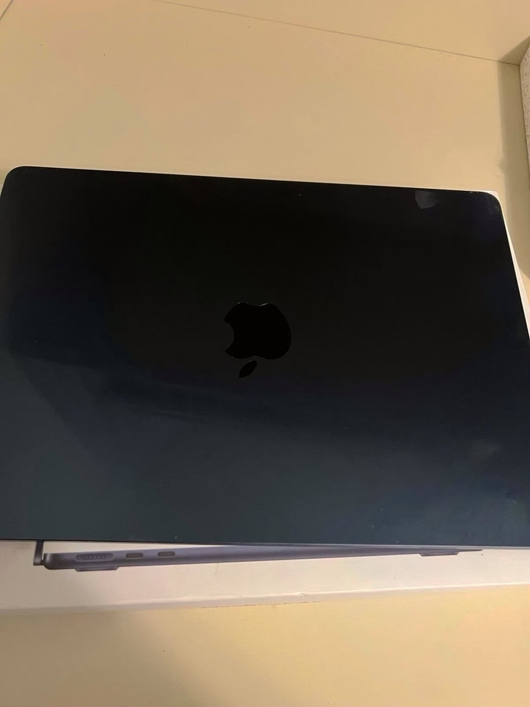 Apple MacBook Pro 9R76 256GB Midnight - Used image 2