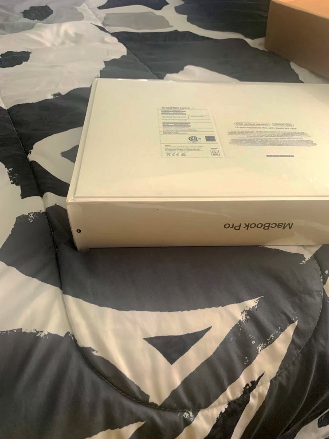 Apple MacBook Pro 13in. M2 256GB Unlocked - Used image 3