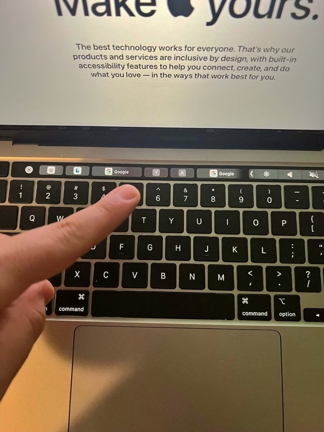 Apple MacBook Pro 13.3 inch 500GB with Touch Bar Unlocked - Used image 3