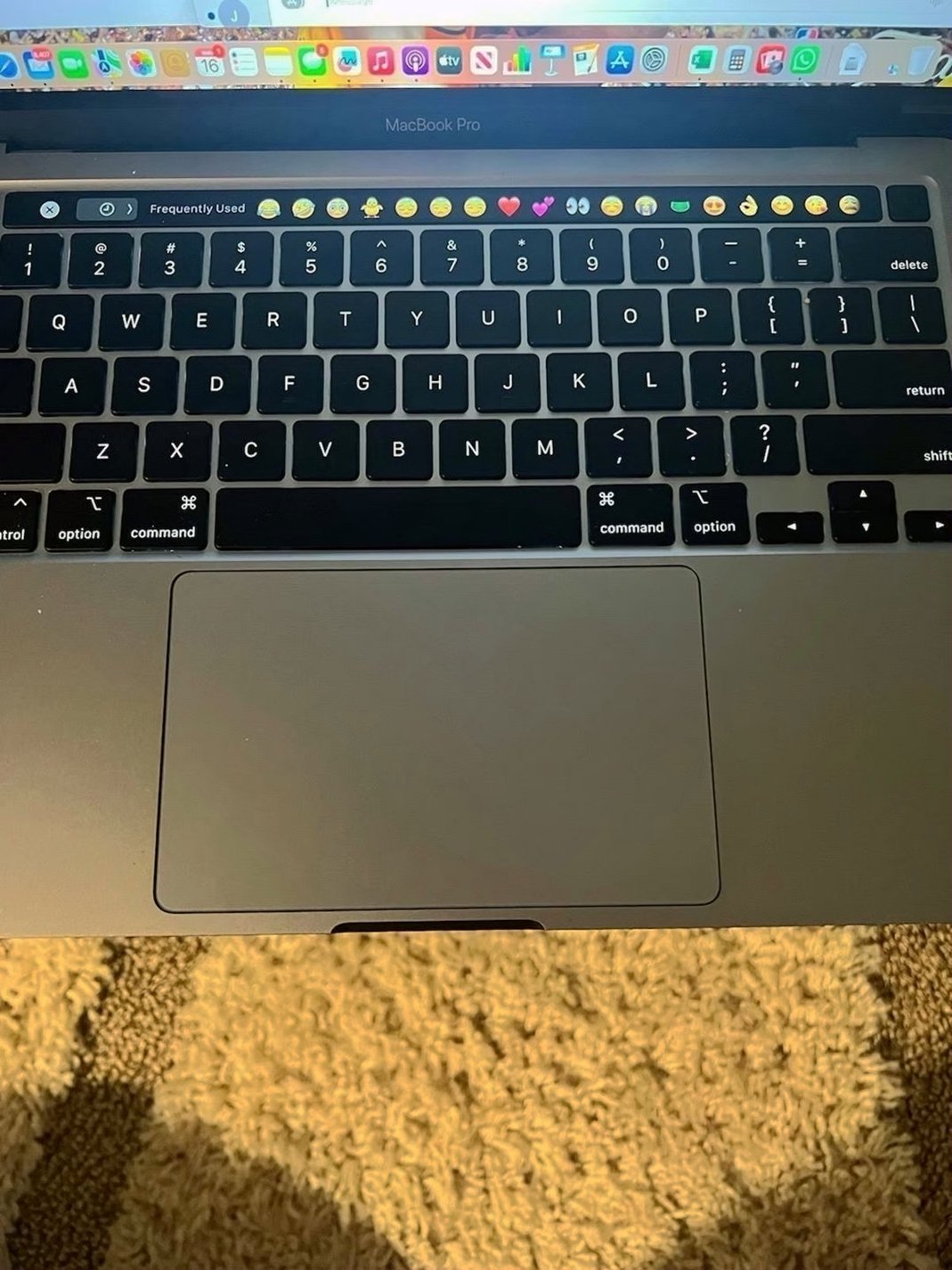 Apple MacBook Pro 13.3 inch 500GB with Touch Bar Unlocked - Used image 4