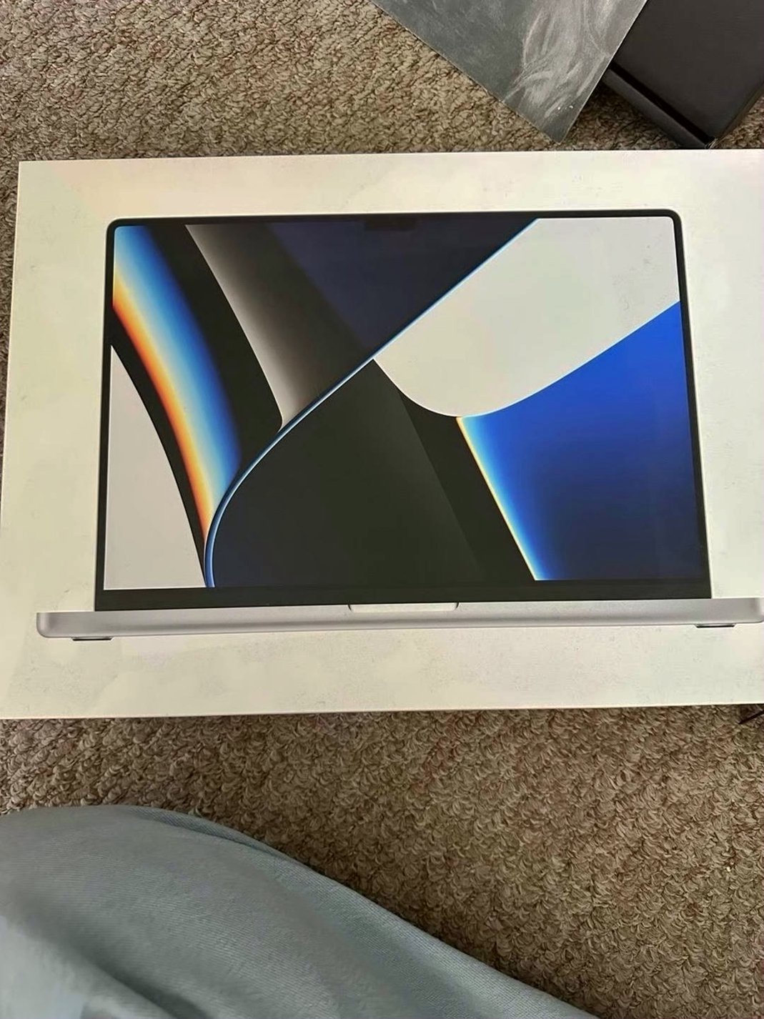 Apple MacBook Pro 16 inch 2L95 A2485 Unlocked - Used