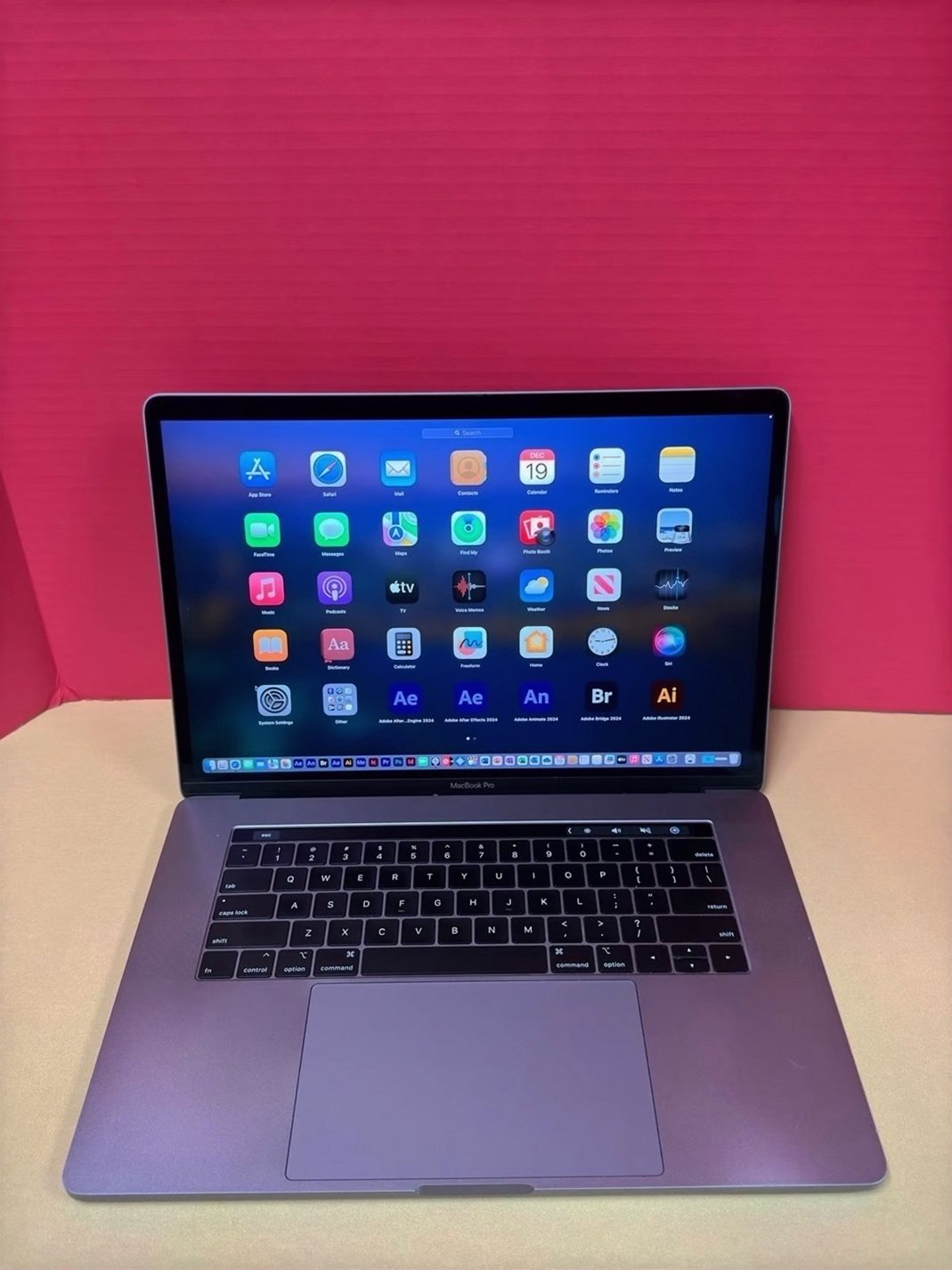 Apple MacBook Pro 15" 2018 512GB Space Gray Unlocked - Used