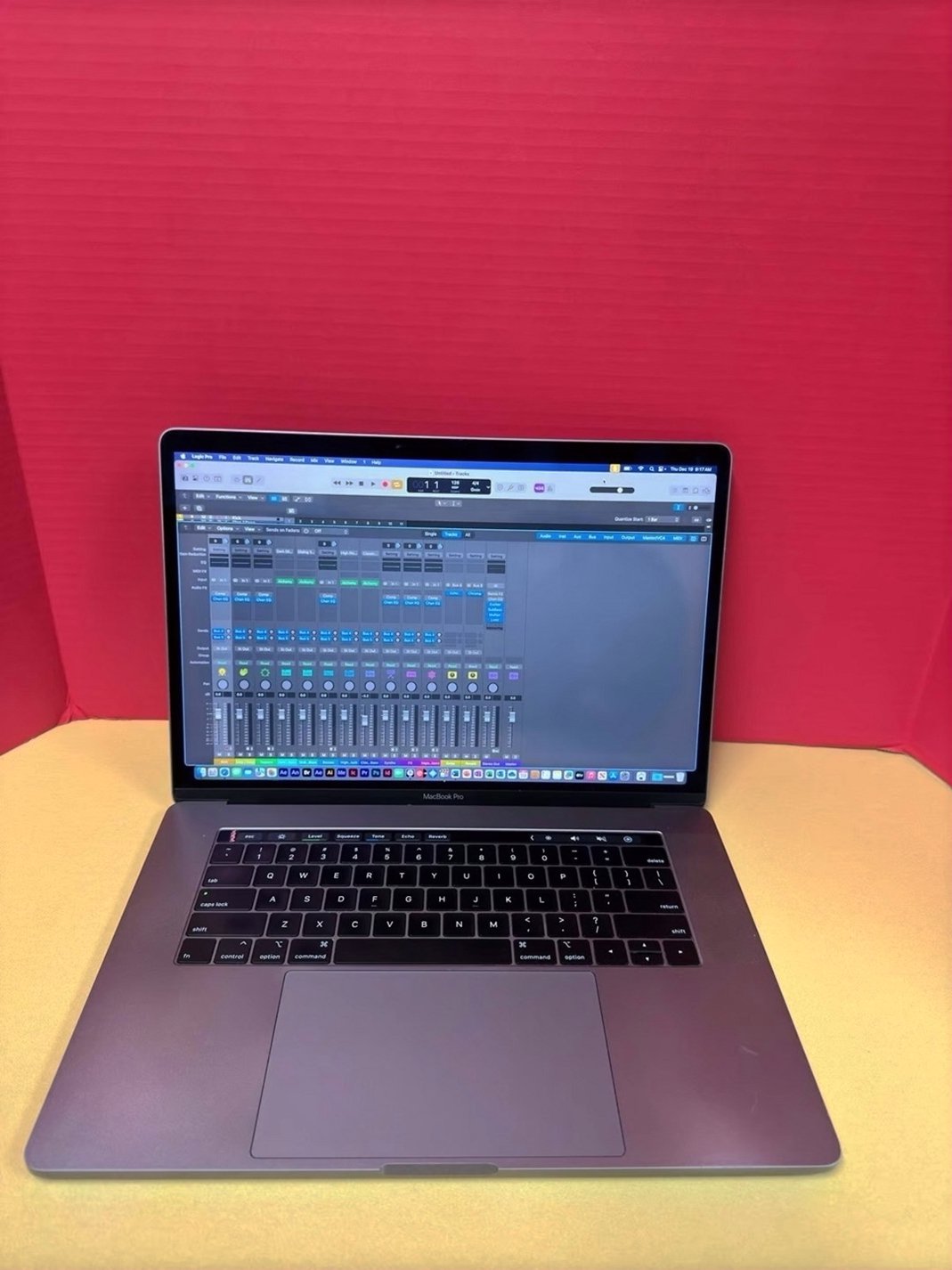 Apple MacBook Pro 15" 2018 512GB Space Gray Unlocked - Used image 4