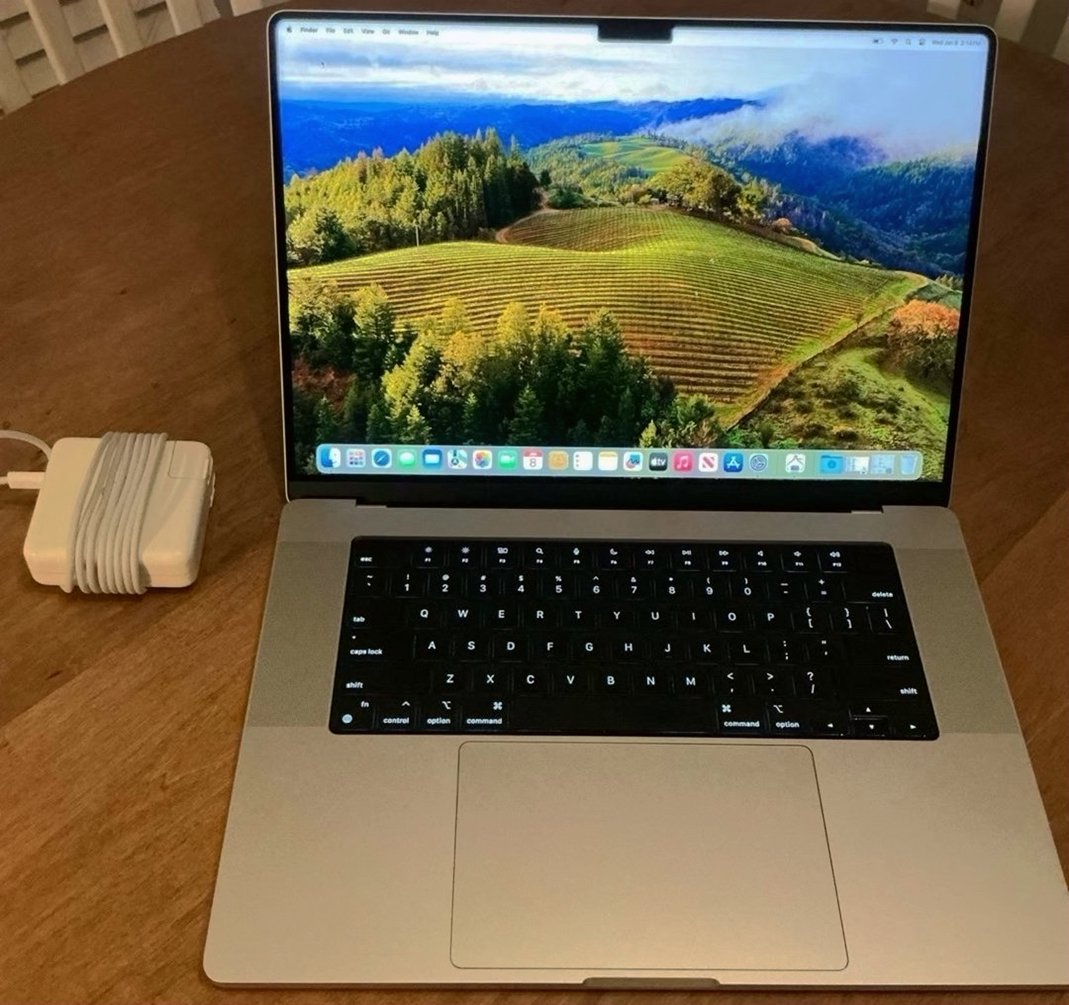 Apple MacBook Pro 2023 1TB Silver Unlocked - Used