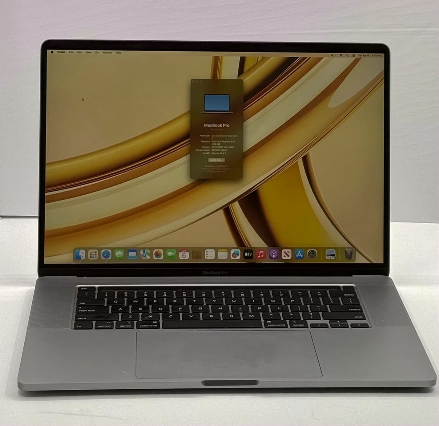 Apple MacBook Pro 16-inch 512GB Space Gray Unlocked - Used image 3