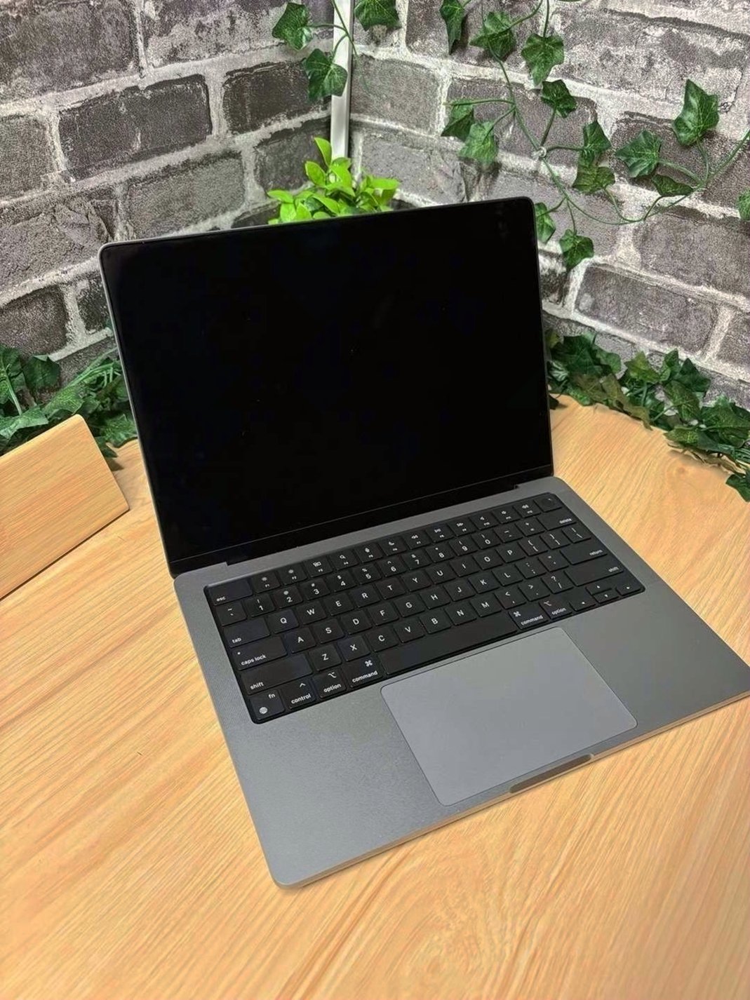 Apple MacBook Pro 14 inch 2021 M1 Pro 1TB SSD Space Gray - Used