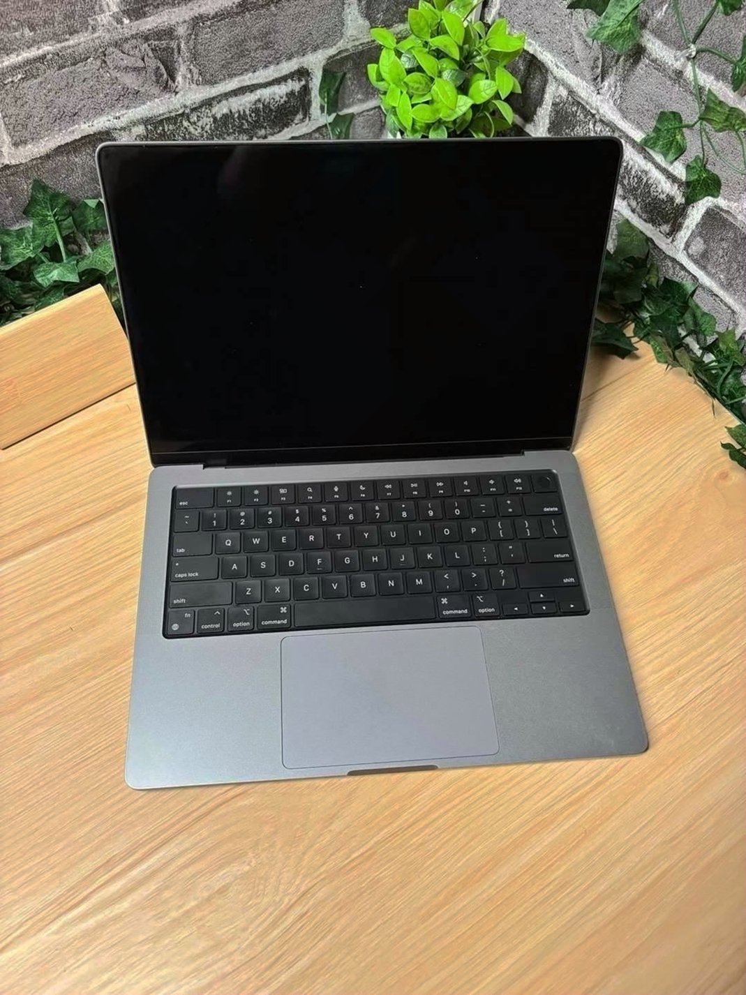 Apple MacBook Pro 14 inch 2021 M1 Pro 1TB SSD Space Gray - Used image 2