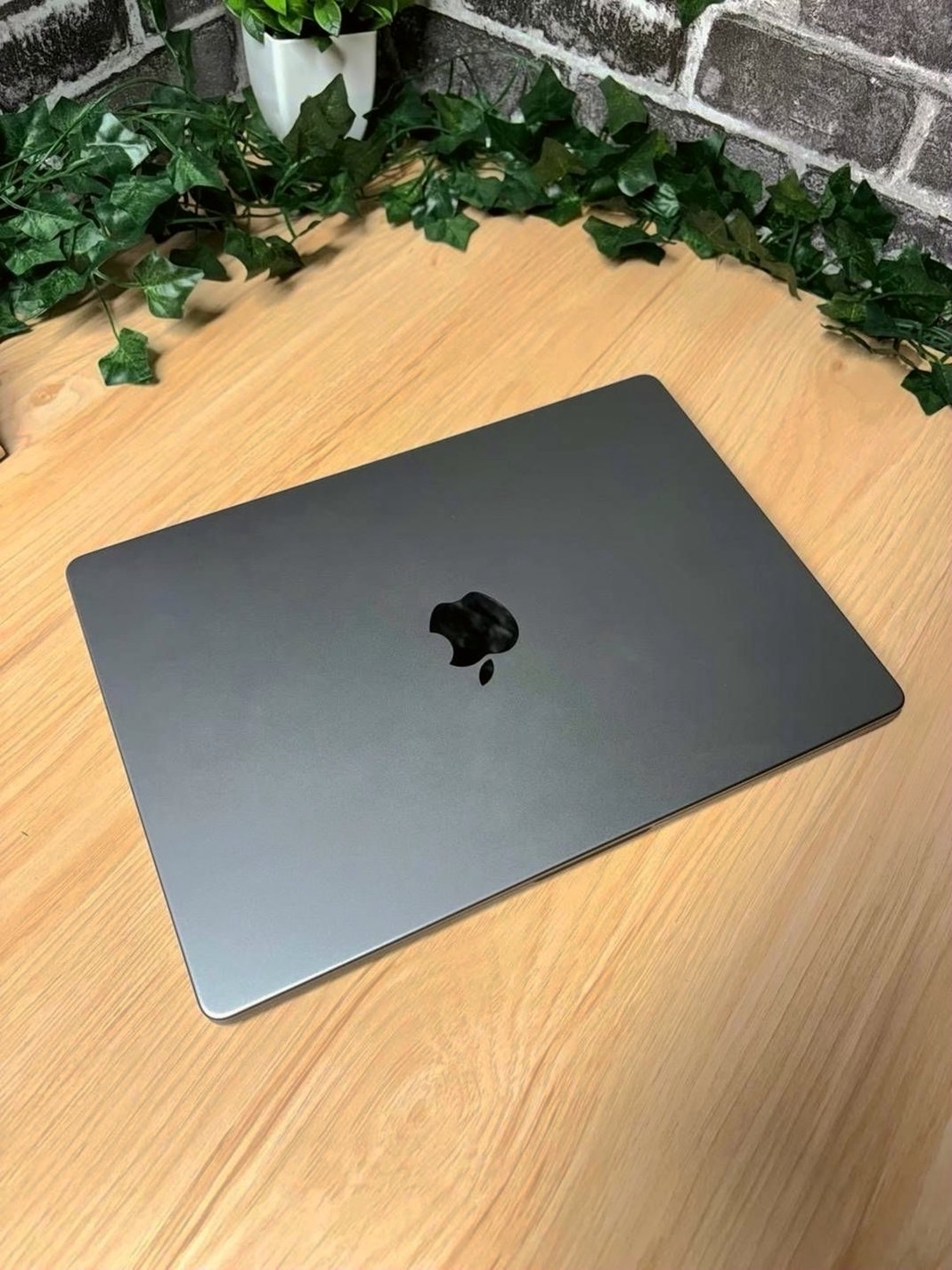 Apple MacBook Pro 14 inch 2021 M1 Pro 1TB SSD Space Gray - Used image 3