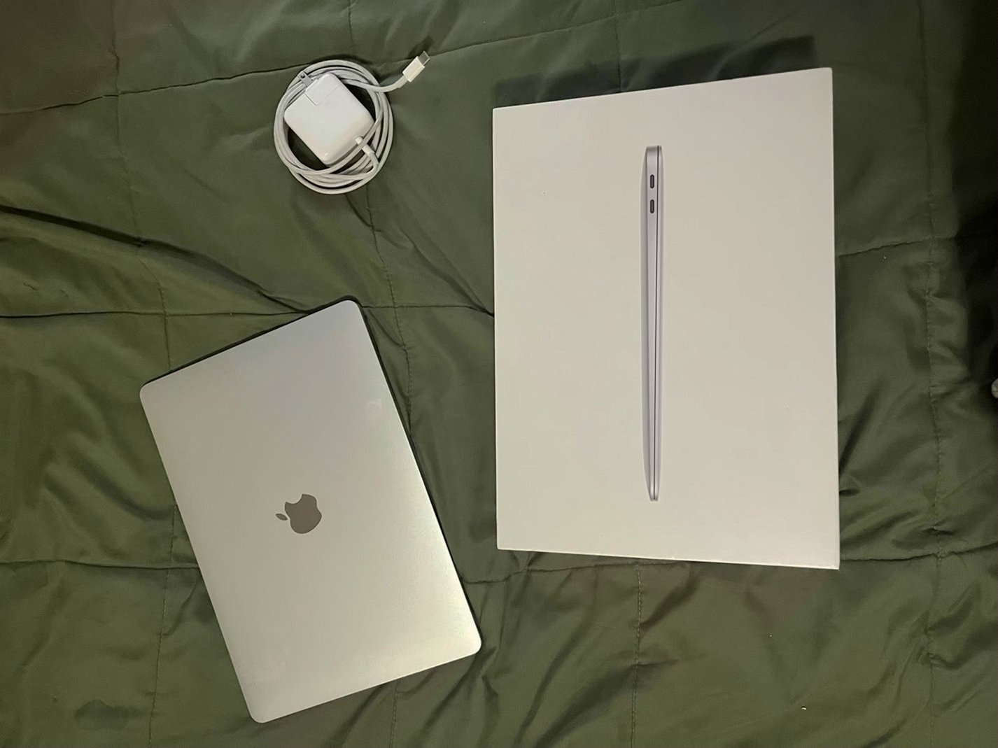 Apple MacBook Air 2020 256GB Space Gray Unlocked - Used