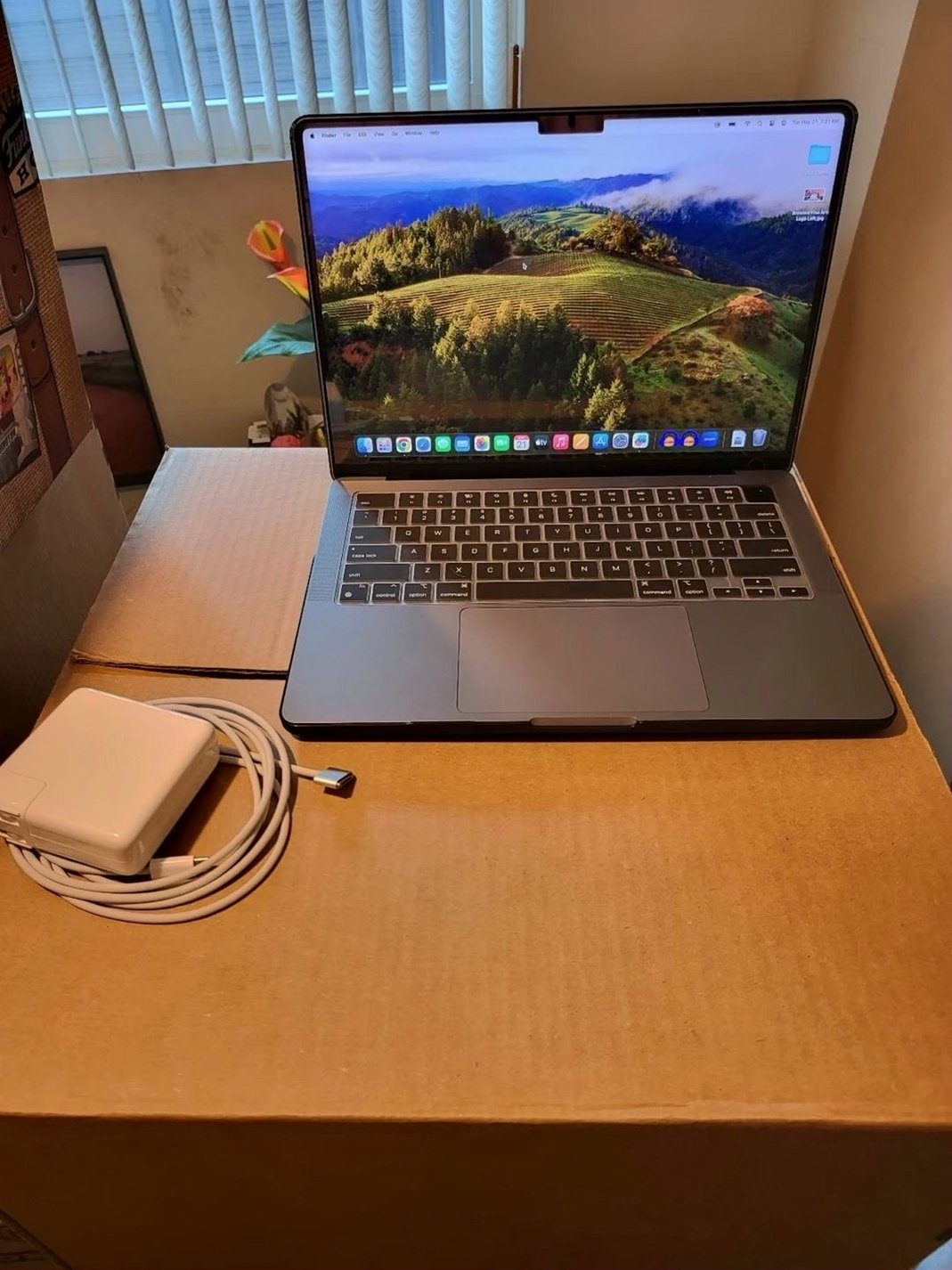 Apple MacBook Pro 2022 1TB Space Gray Unlocked - Used image 2