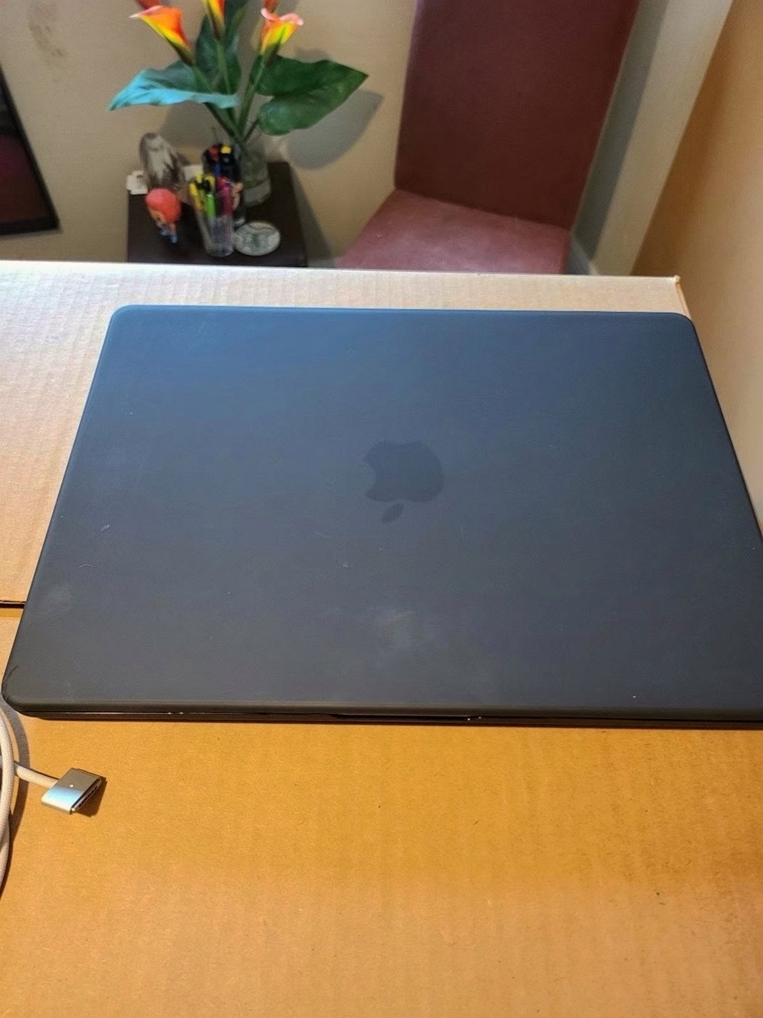 Apple MacBook Pro 2022 1TB Space Gray Unlocked - Used image 3