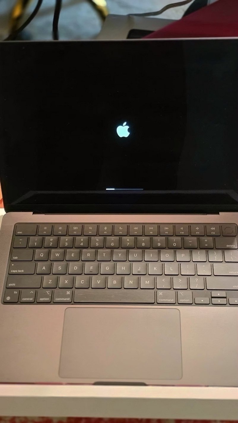 Apple MacBook Pro 14" M3 Pro Chip 18GB RAM Unlocked - Used image 3