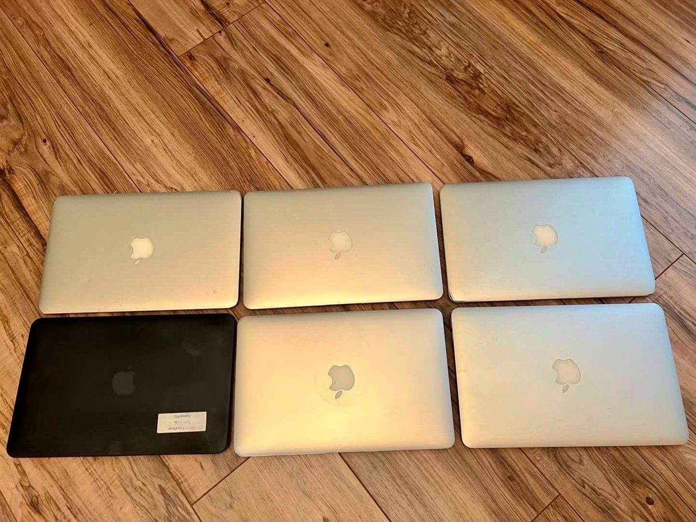 Apple MacBook Pro A1398 Bundle Unlocked - Used image 3