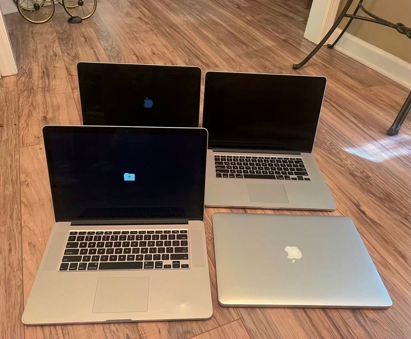 Apple MacBook Pro A1398 Bundle Unlocked - Used image 4