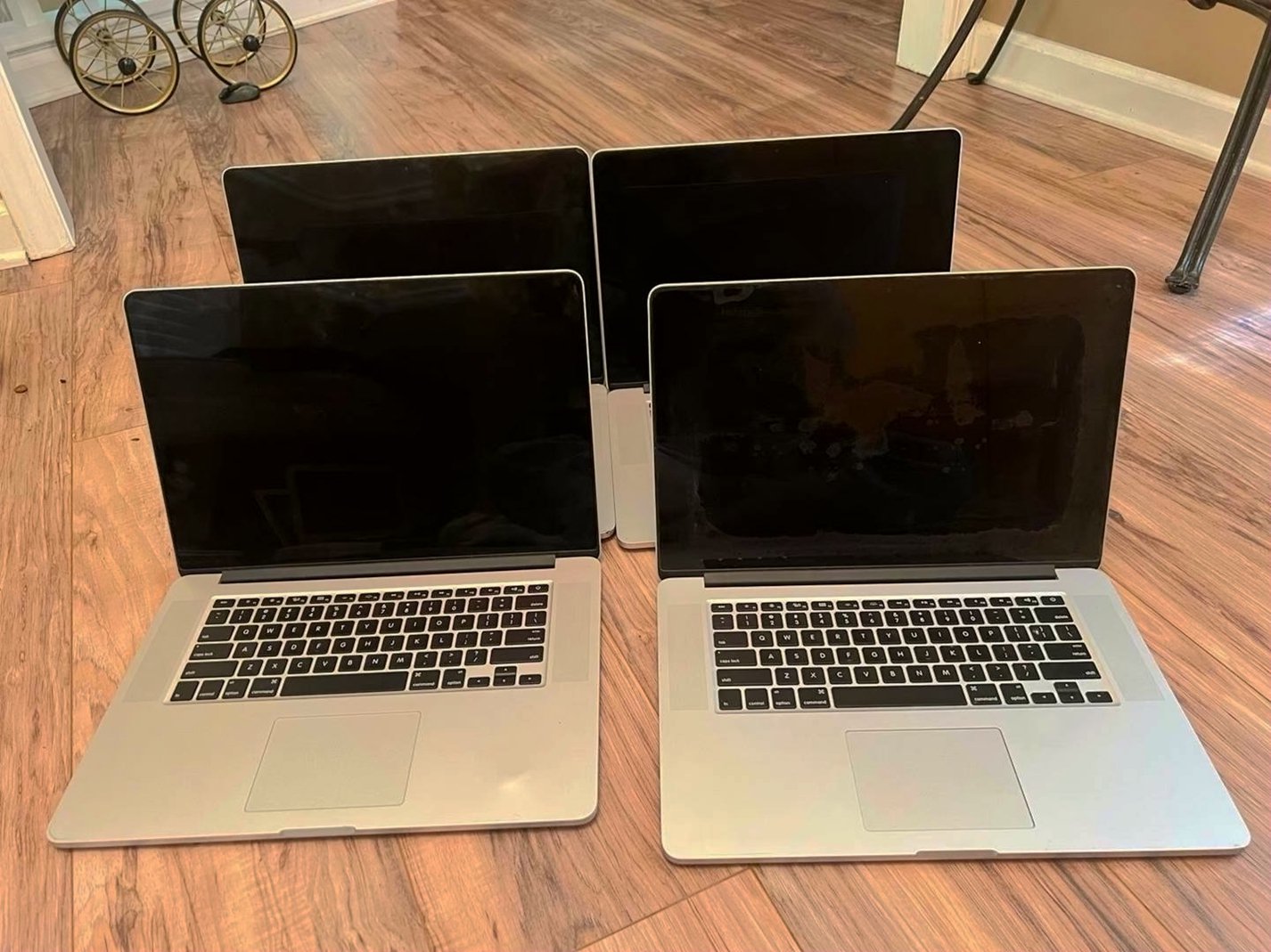 Apple MacBook Pro A1398 Bundle Unlocked - Used image 5