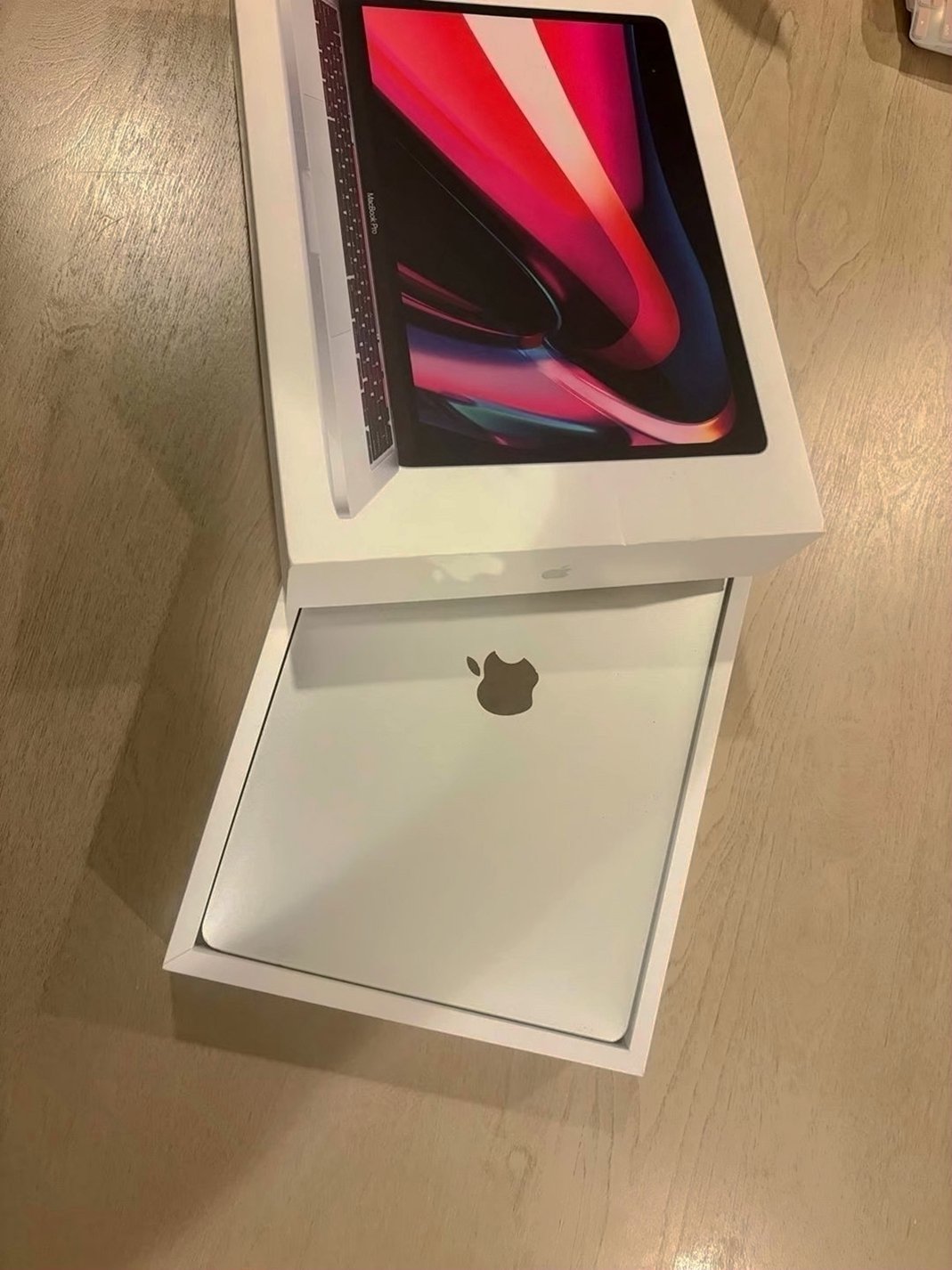 Apple MacBook Pro M1 8GB 256GB SSD Silver Unlocked - Used image 2