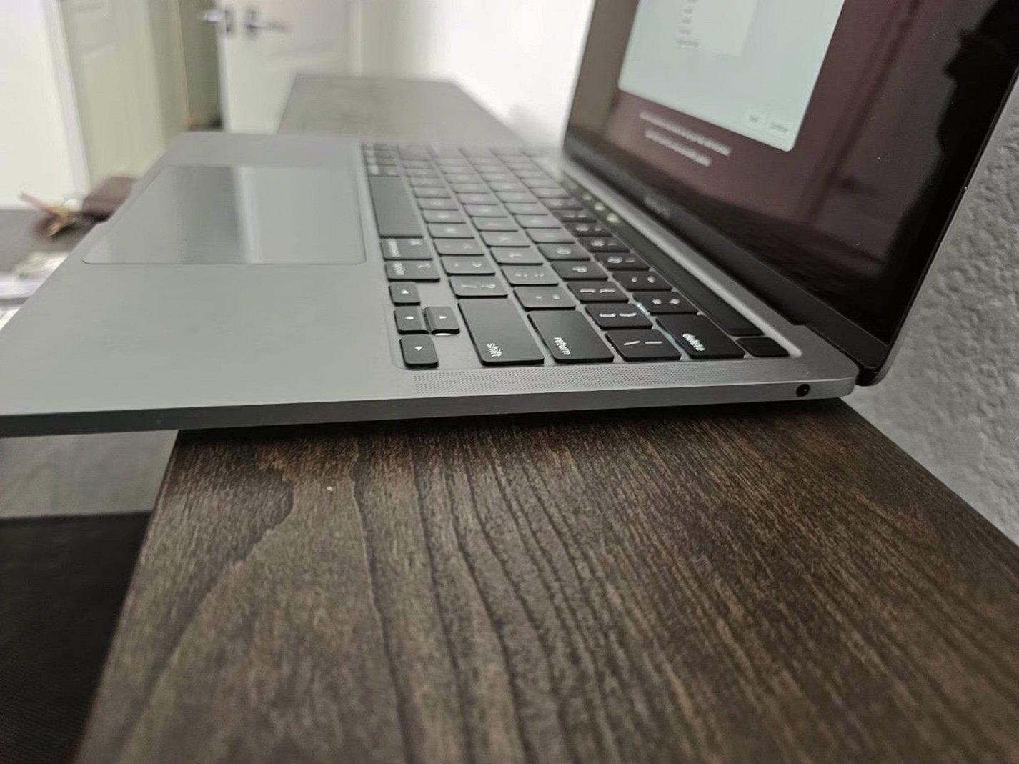 Apple MacBook Pro A2338 M1 256GB Unlocked - Used image 4